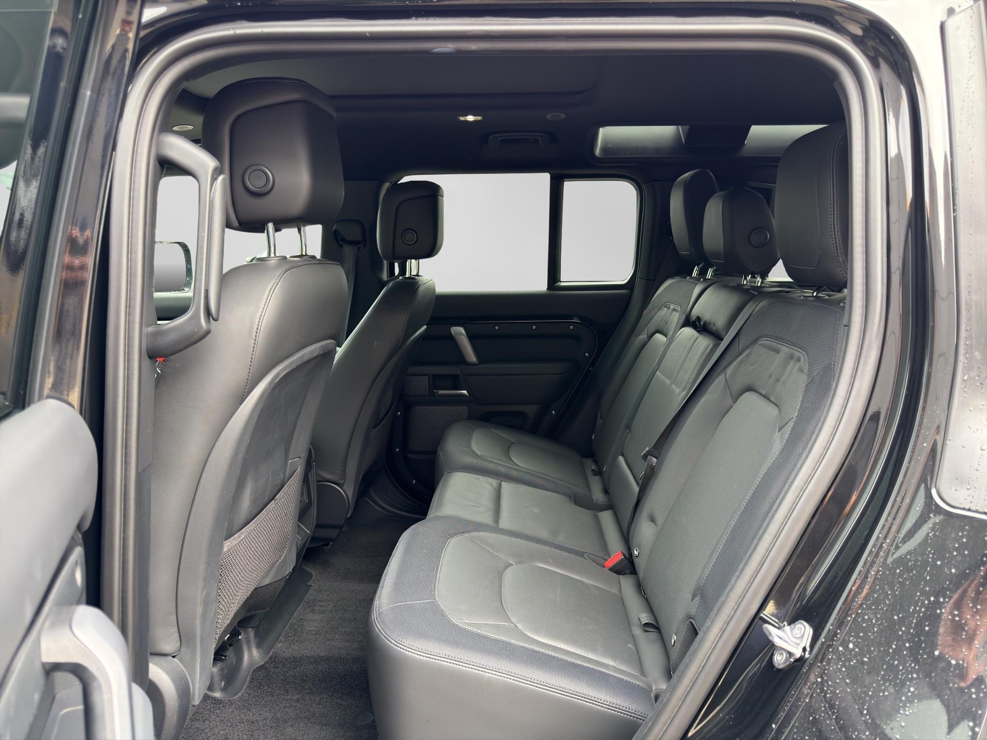LAND ROVER Defender 110 2.0 P400e X-Dynamic HSE-image-6