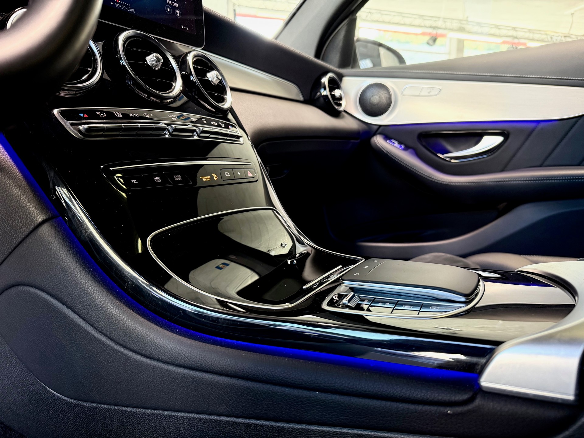 MERCEDES-BENZ GLC Coupé 200 AMG Line 4Matic 9G-Tronic-image-11