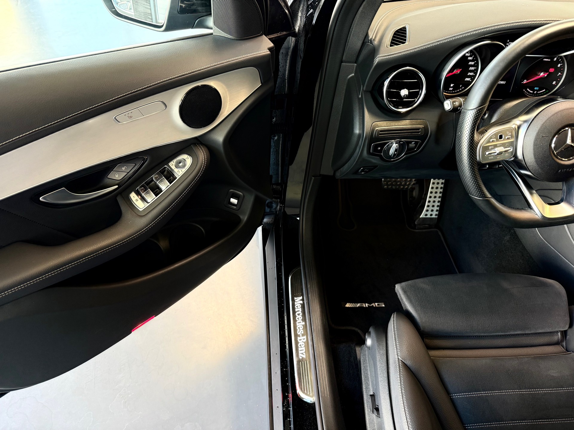 MERCEDES-BENZ GLC Coupé 200 AMG Line 4Matic 9G-Tronic-image-6