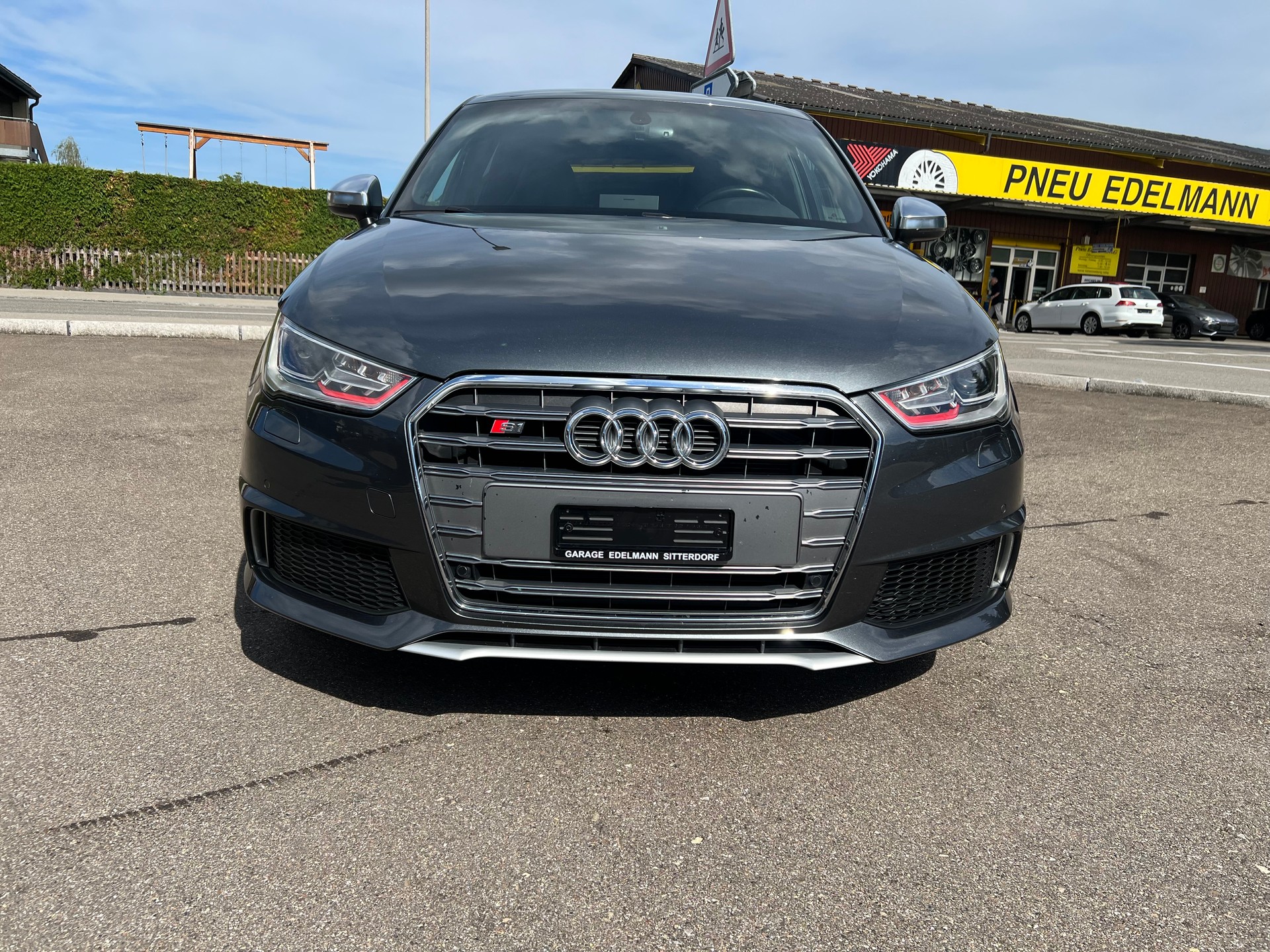 AUDI S1 Sportback 2.0 TFSI quattro Spezial-image-2