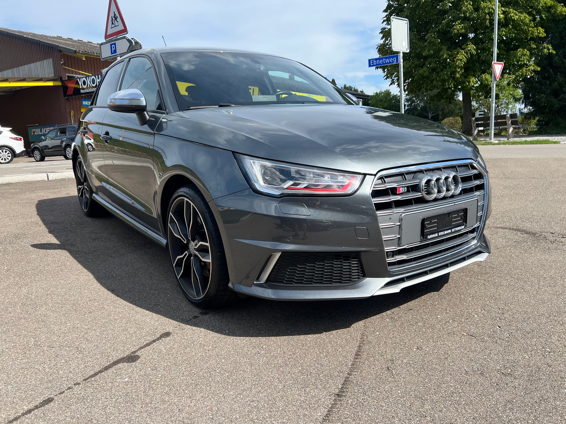 AUDI S1 Sportback 2.0 TFSI quattro Spezial-image-3