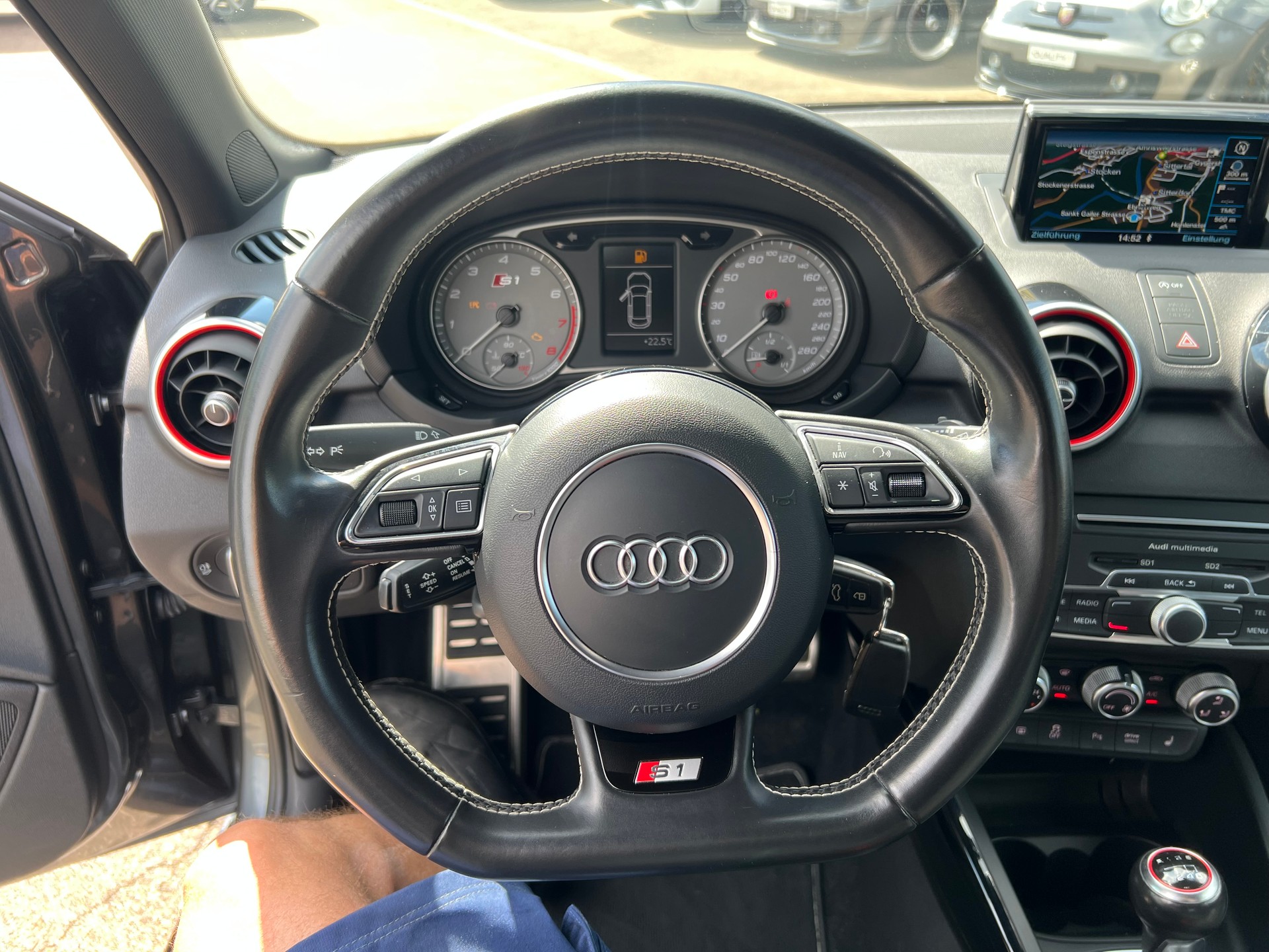 AUDI S1 Sportback 2.0 TFSI quattro Spezial-image-22