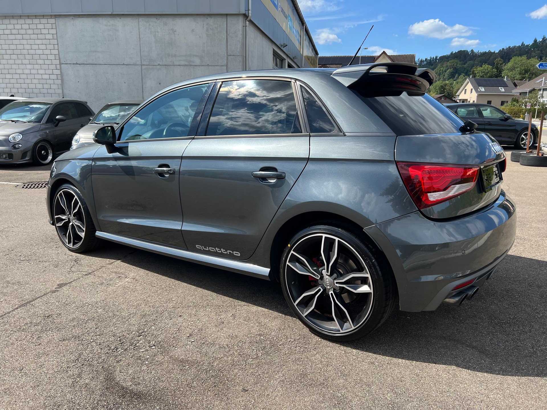 AUDI S1 Sportback 2.0 TFSI quattro Spezial-image-9