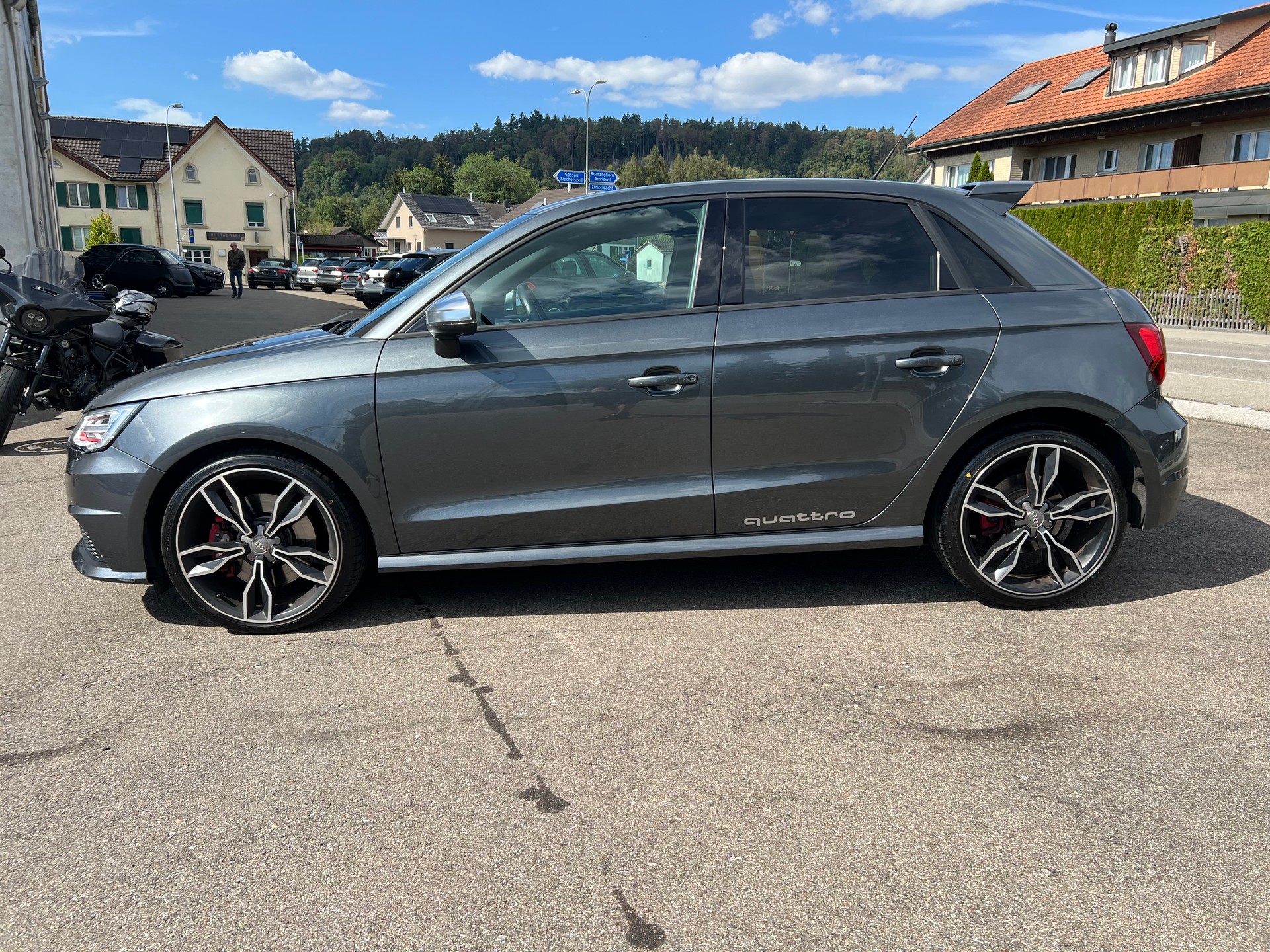 AUDI S1 Sportback 2.0 TFSI quattro Spezial-image-10