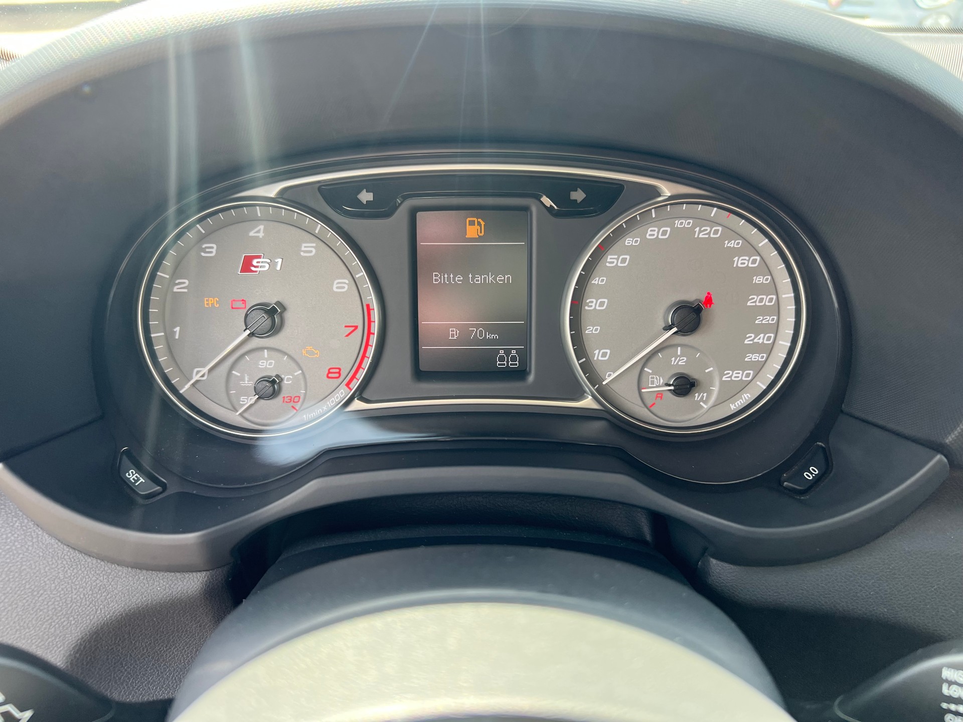 AUDI S1 Sportback 2.0 TFSI quattro Spezial-image-18