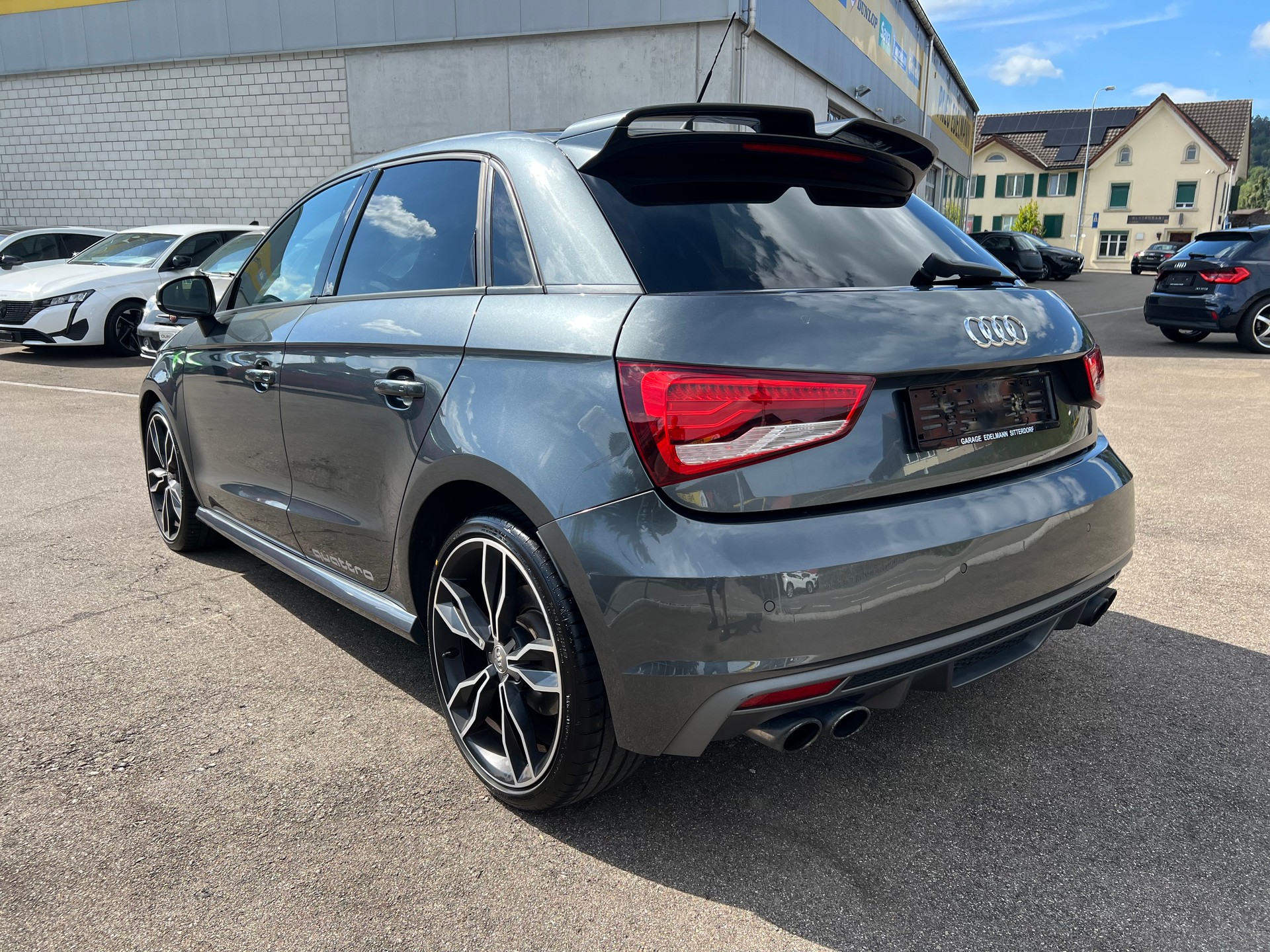 AUDI S1 Sportback 2.0 TFSI quattro Spezial-image-8