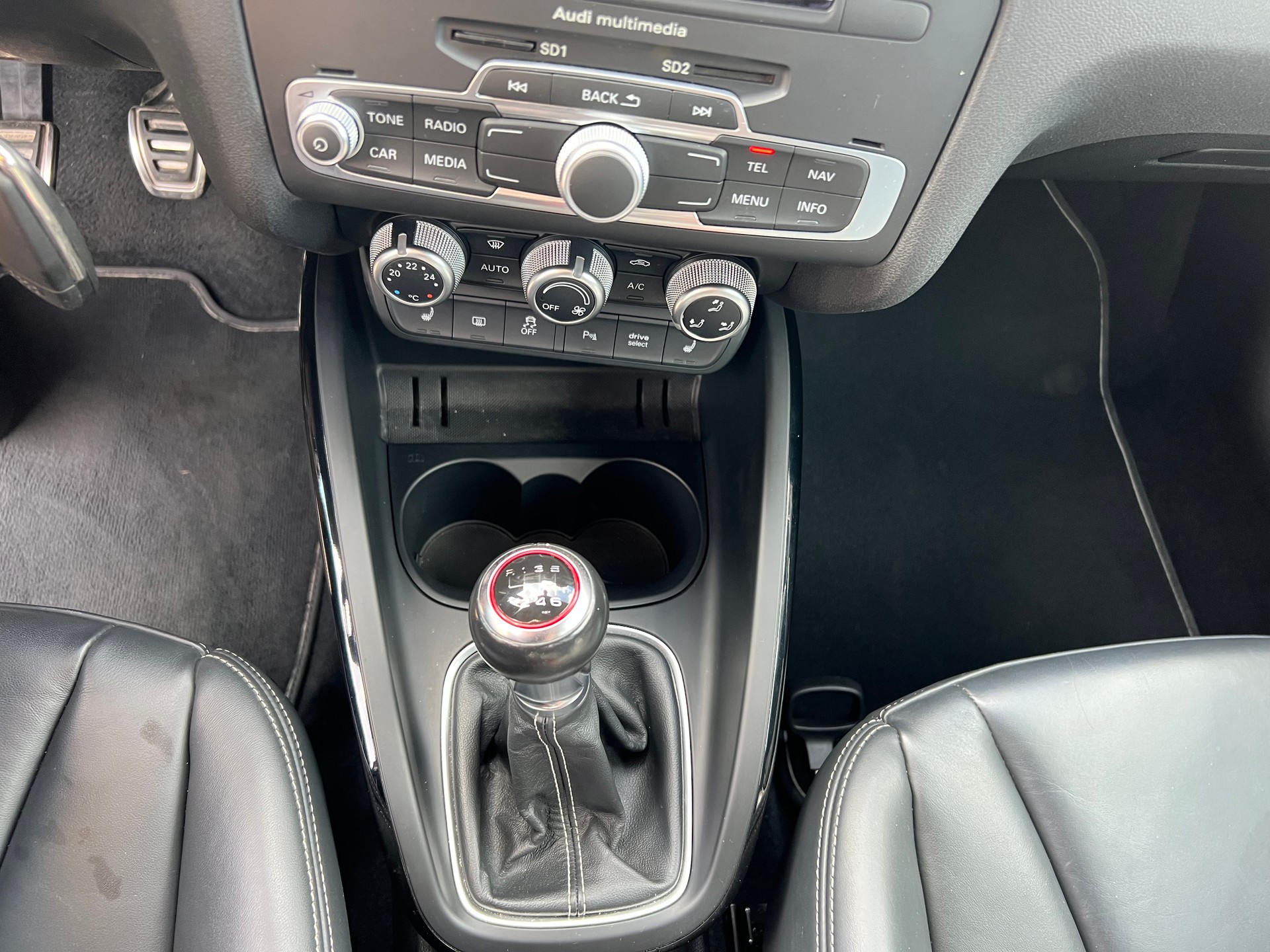 AUDI S1 Sportback 2.0 TFSI quattro Spezial-image-17
