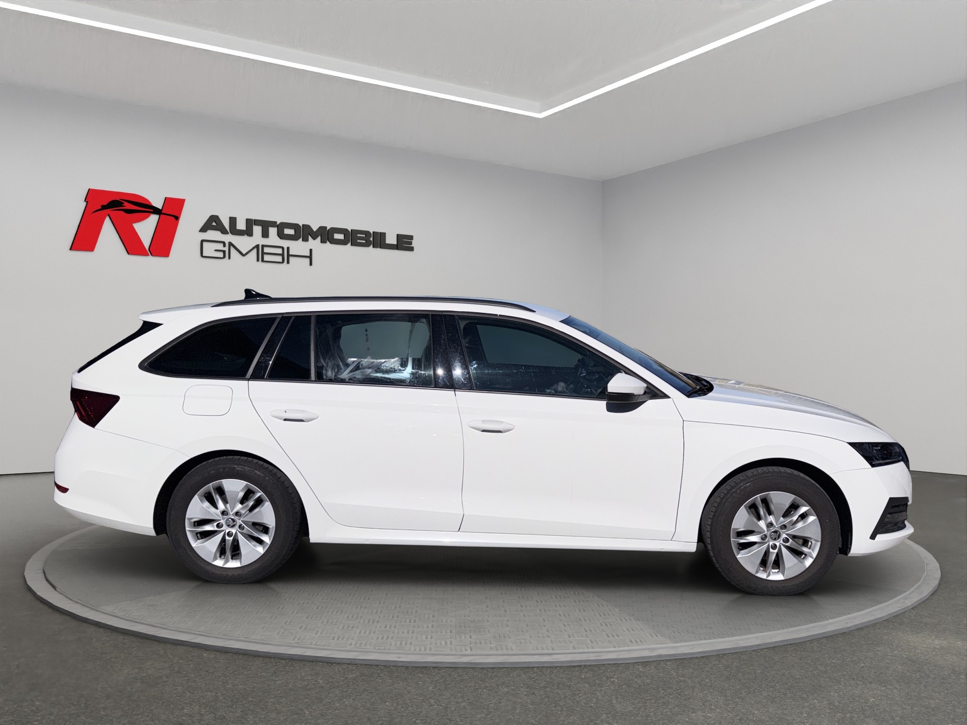 SKODA Octavia Combi 2.0 TDI DSG Ambition-image-5