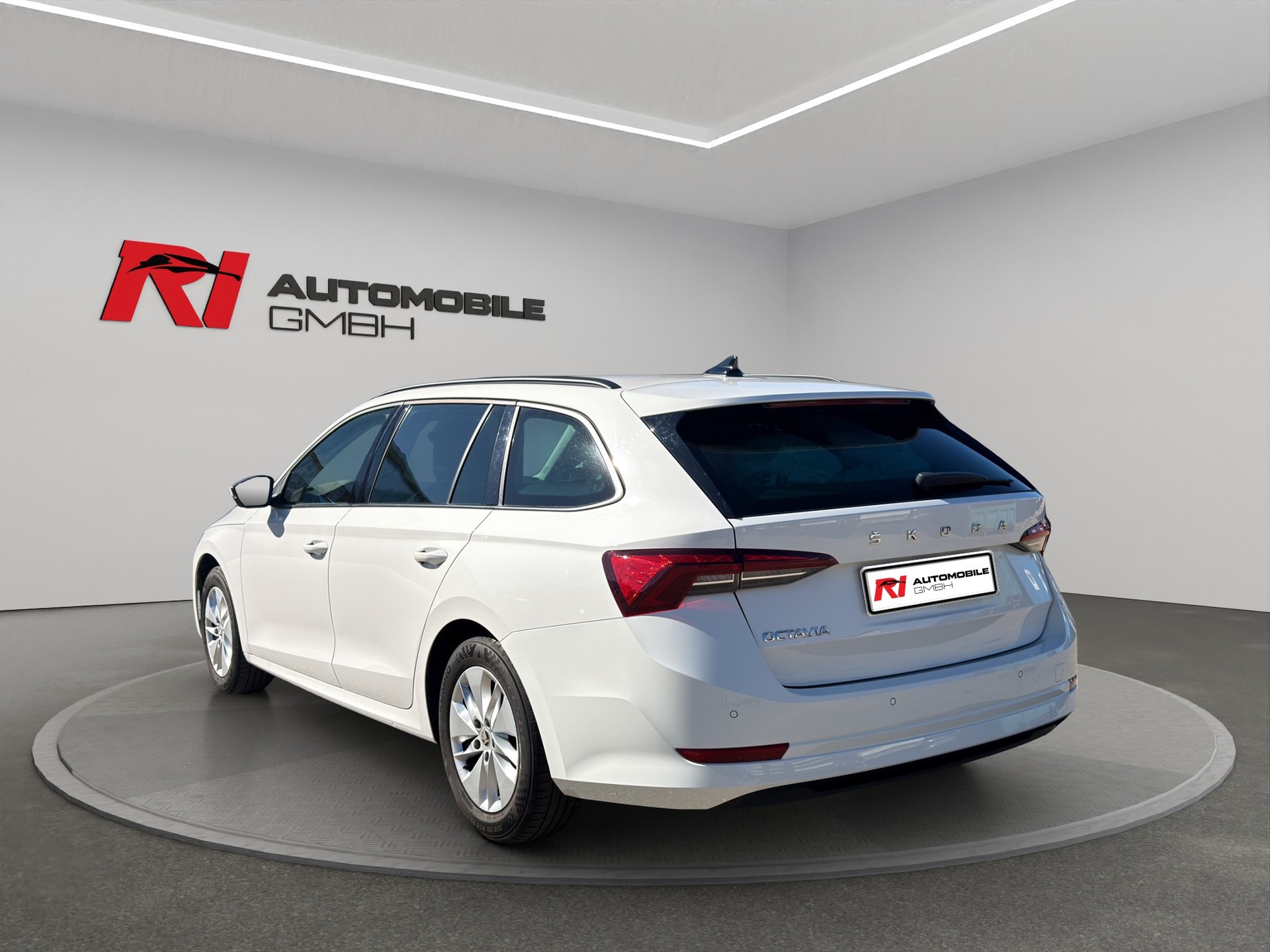 SKODA Octavia Combi 2.0 TDI DSG Ambition-image-4