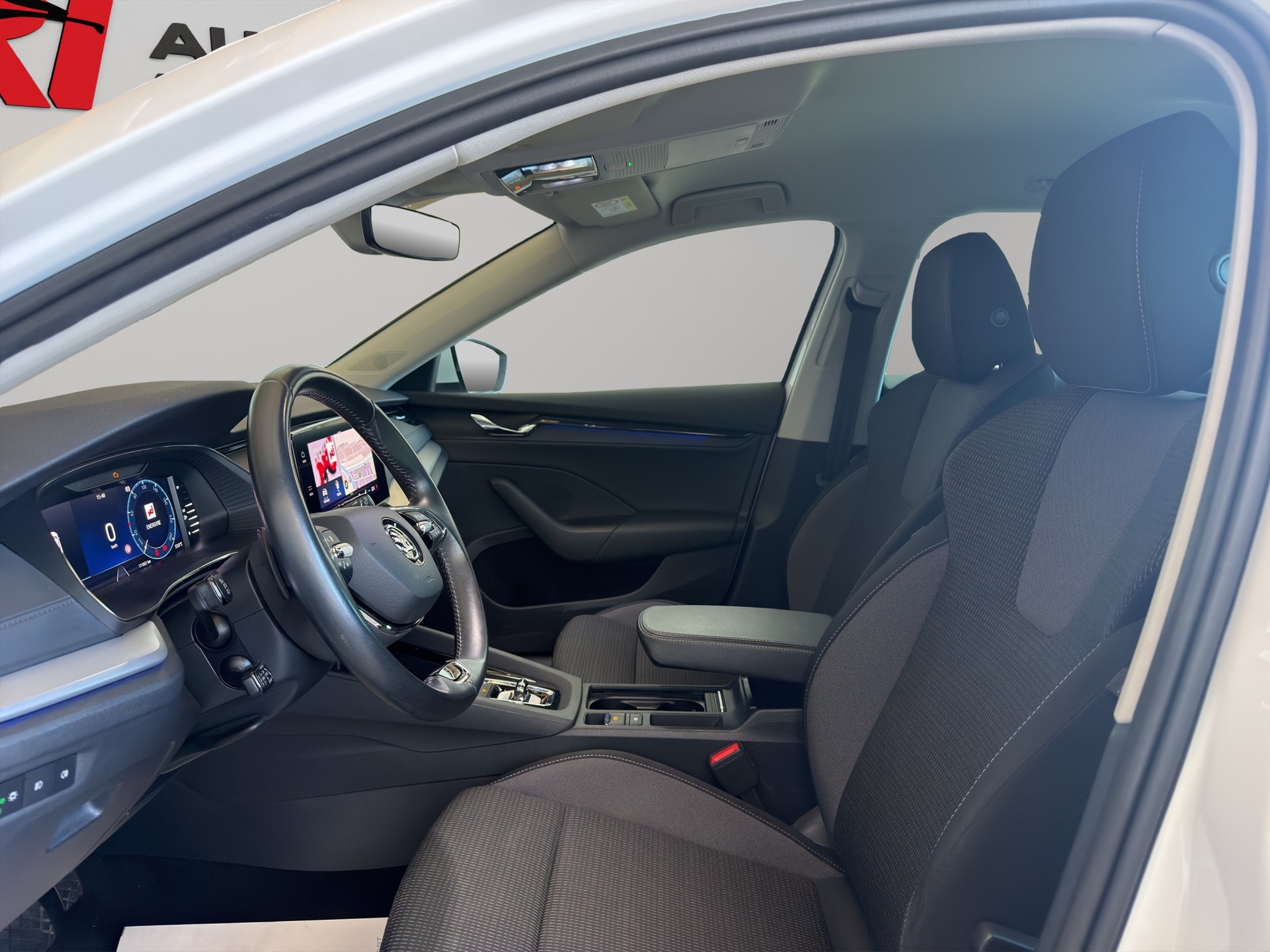 SKODA Octavia Combi 2.0 TDI DSG Ambition-image-8