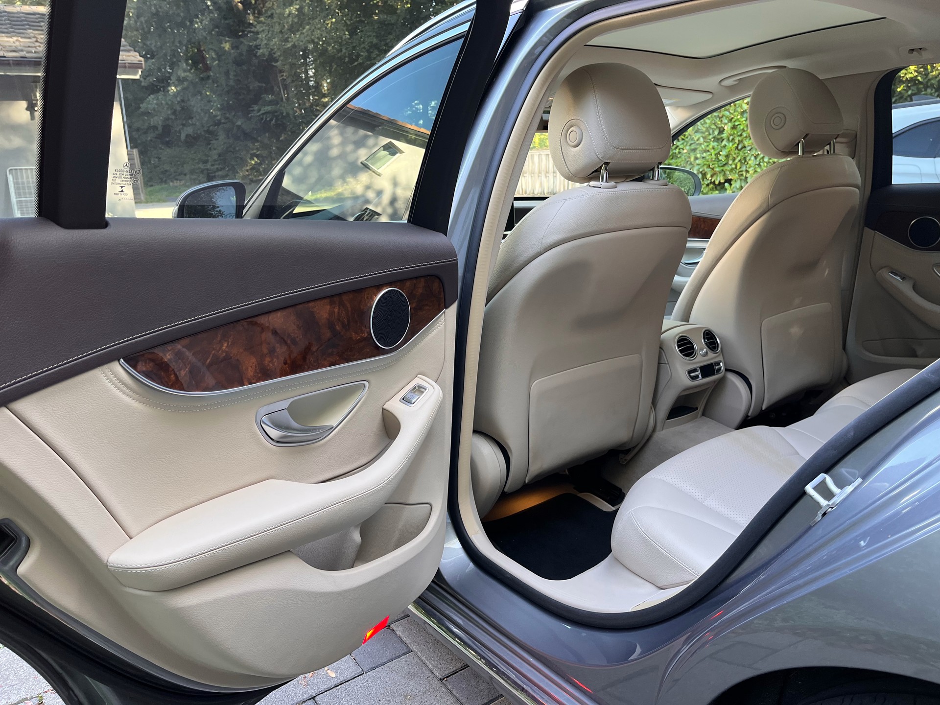 MERCEDES-BENZ C 250 BlueTec Exclusive 4m-image-9