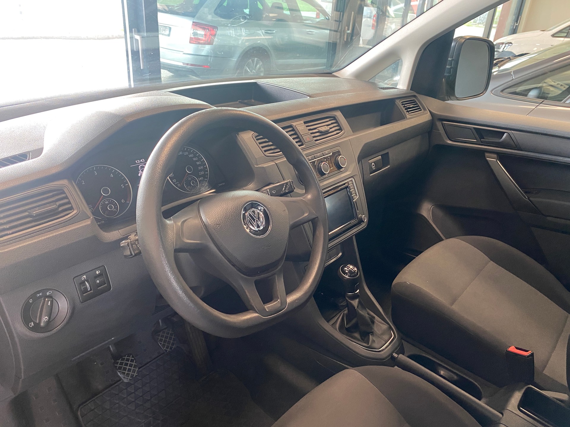 VW Caddy Maxi 2.0TDI 4Motion BlueMotion Technology-image-4