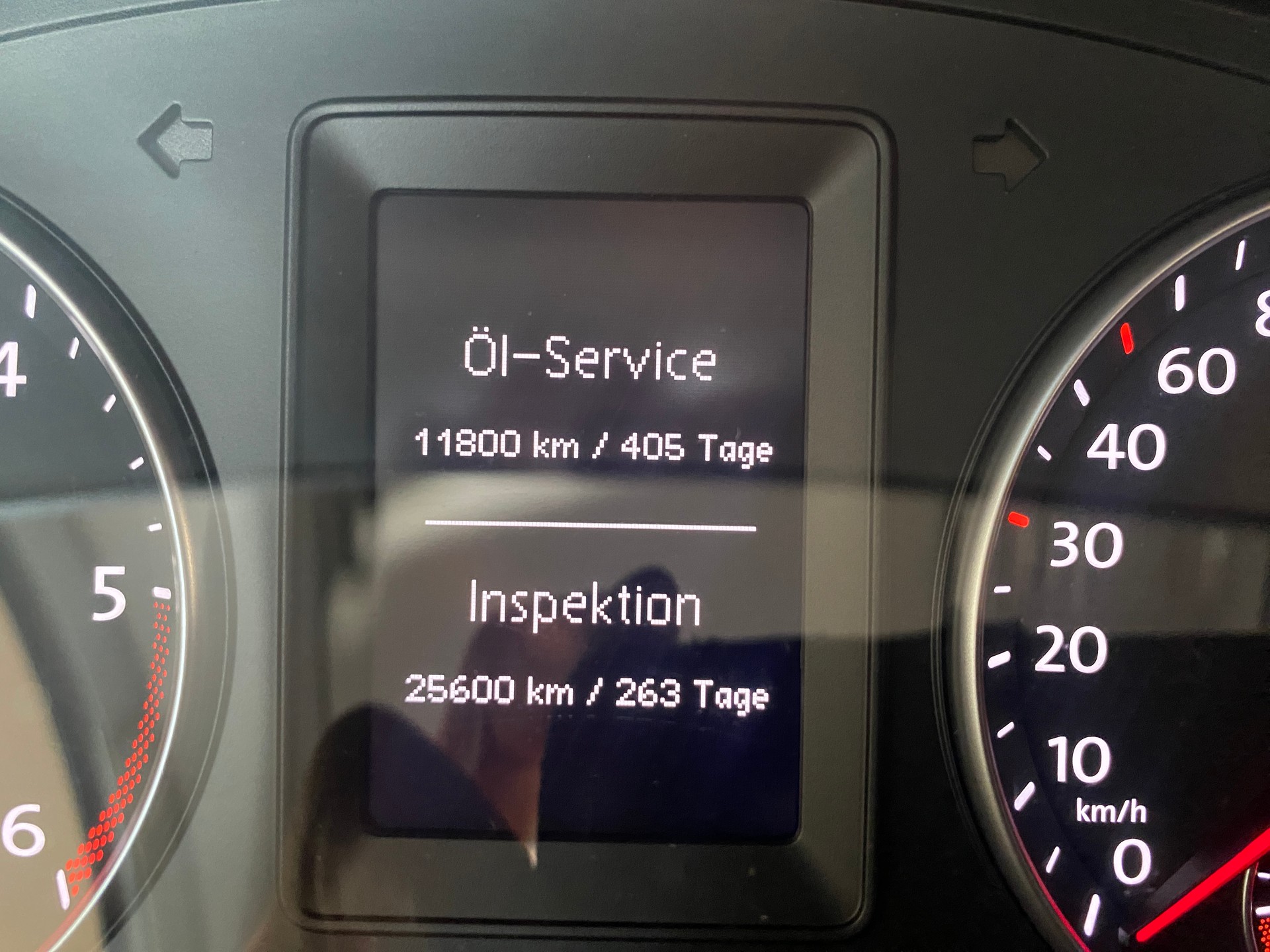 VW Caddy Maxi 2.0TDI 4Motion BlueMotion Technology-image-12