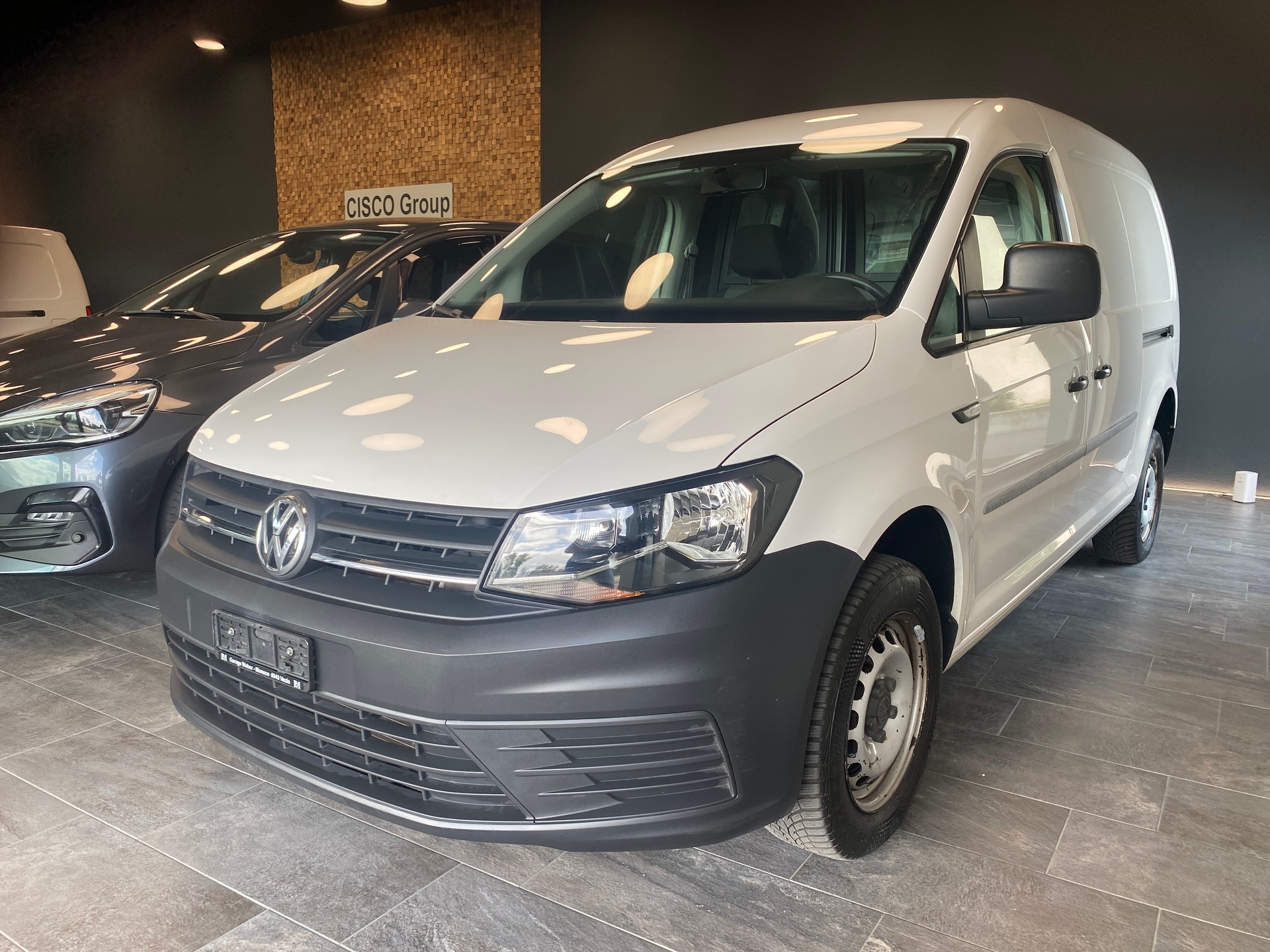 VW Caddy Maxi 2.0TDI 4Motion BlueMotion Technology-image-1