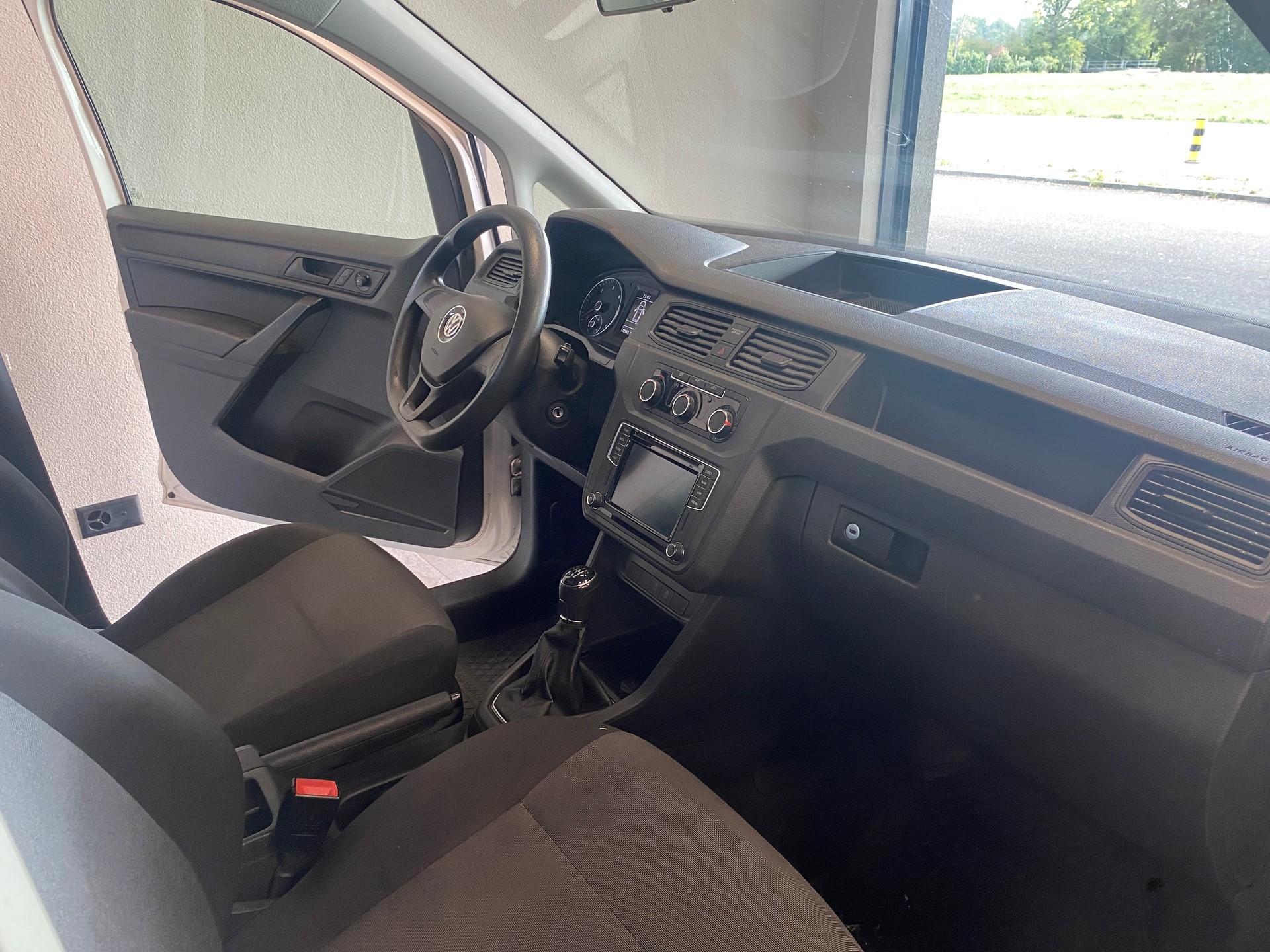 VW Caddy Maxi 2.0TDI 4Motion BlueMotion Technology-image-5