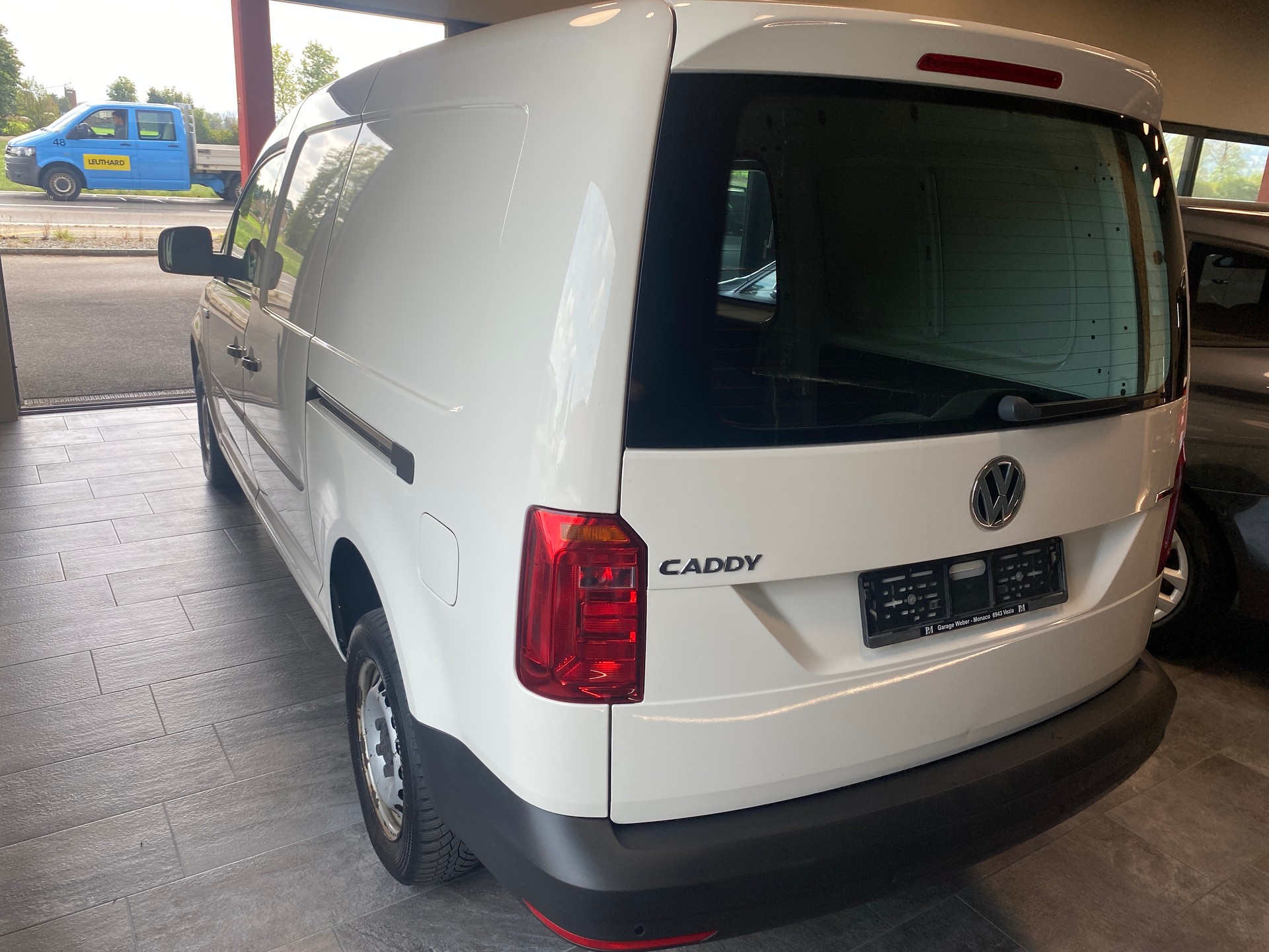 VW Caddy Maxi 2.0TDI 4Motion BlueMotion Technology-image-2