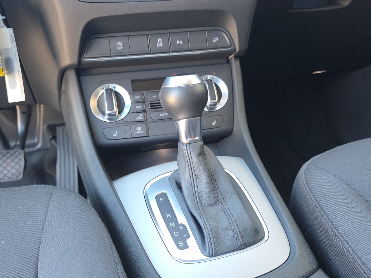 AUDI Q3 2.0 TFSI quattro S-tronic-image-11