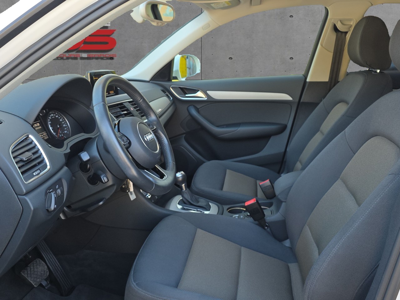 AUDI Q3 2.0 TFSI quattro S-tronic-image-9