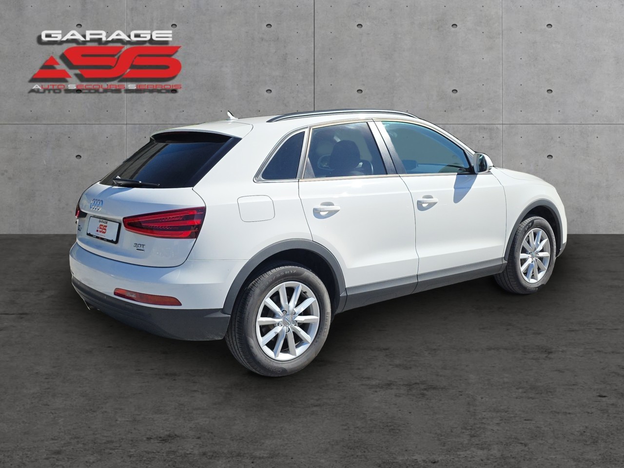 AUDI Q3 2.0 TFSI quattro S-tronic-image-1