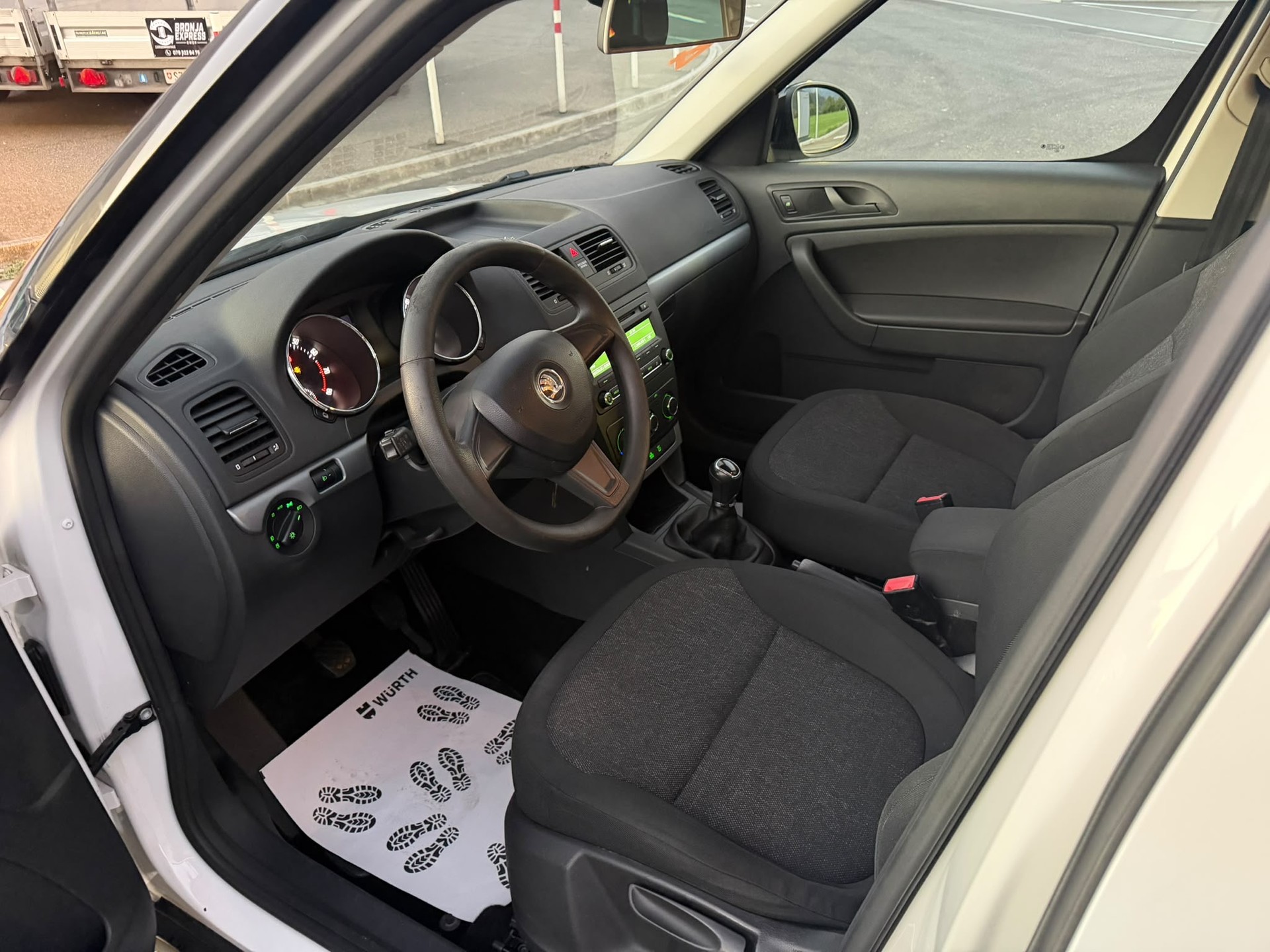 SKODA Yeti 1.8 TSI Monte Carlo 4x4-image-7