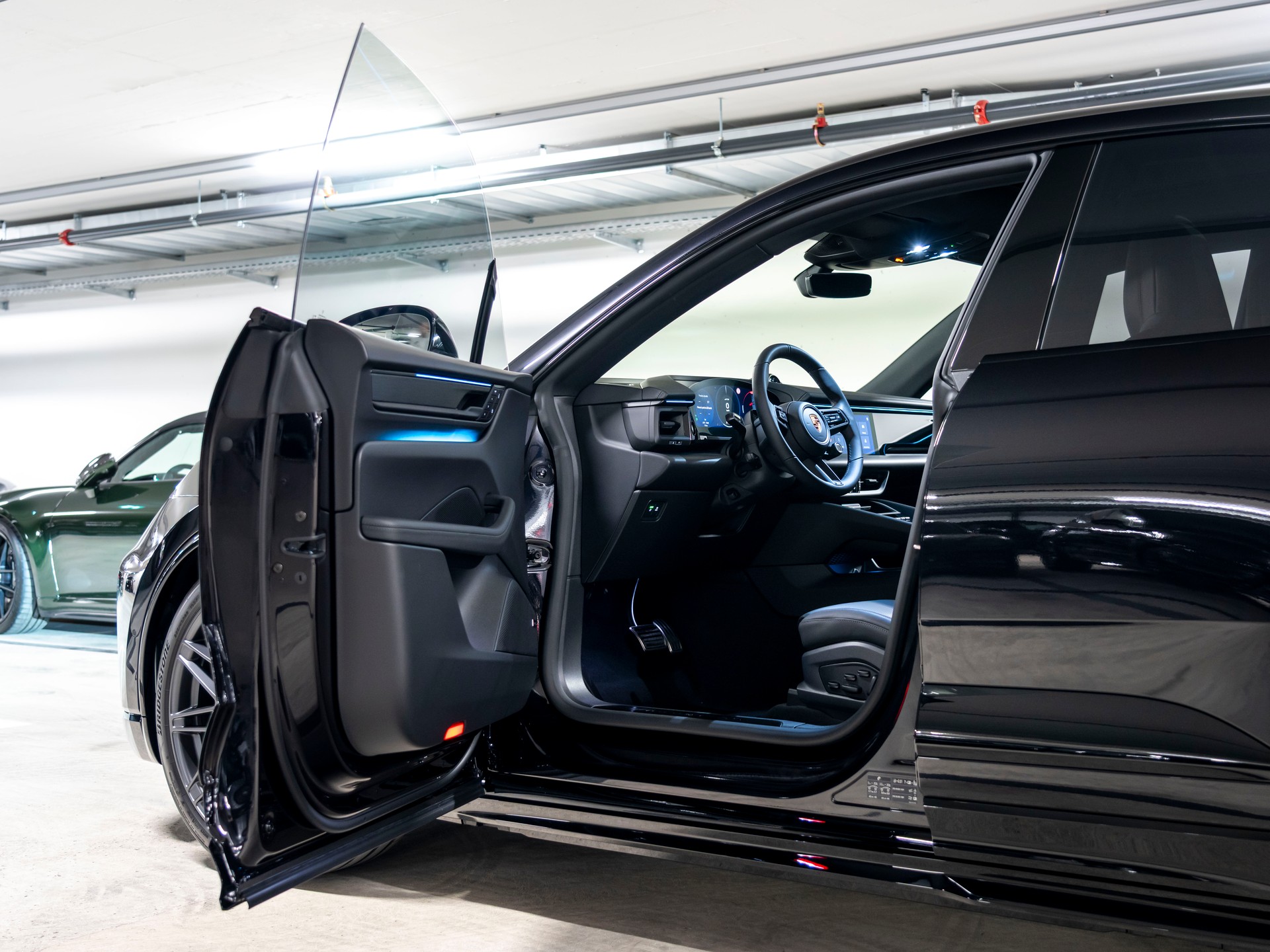 PORSCHE Macan 4 GTS 100kWh-image-16