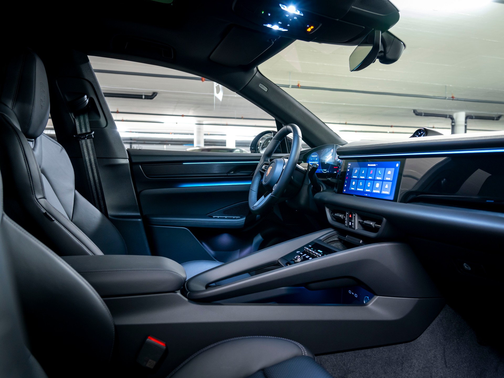 PORSCHE Macan 4 GTS 100kWh-image-24