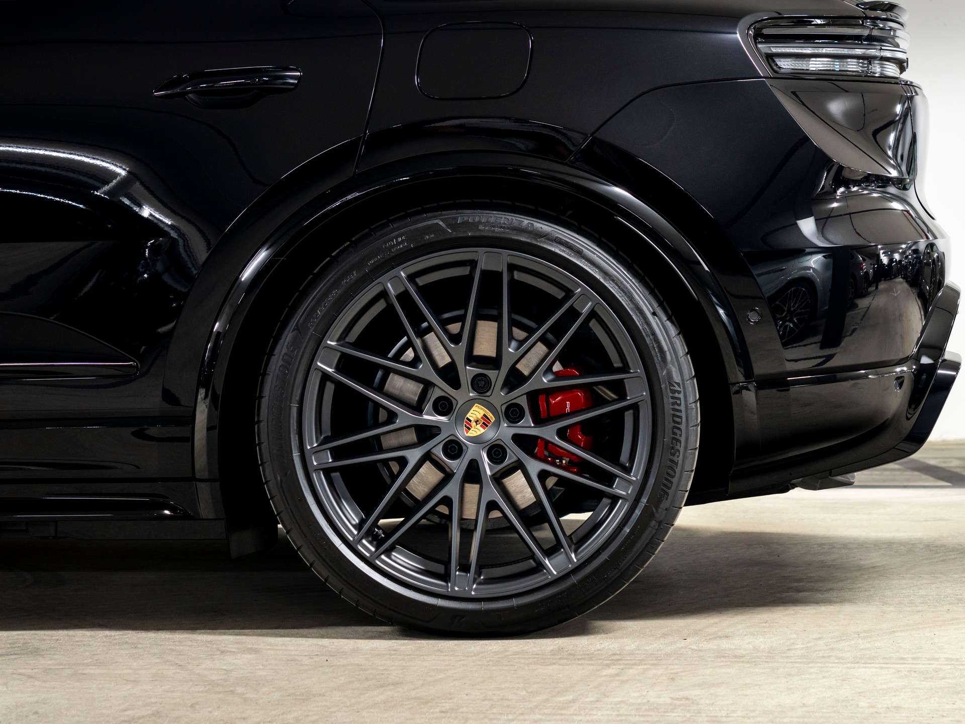 PORSCHE Macan 4 GTS 100kWh-image-7