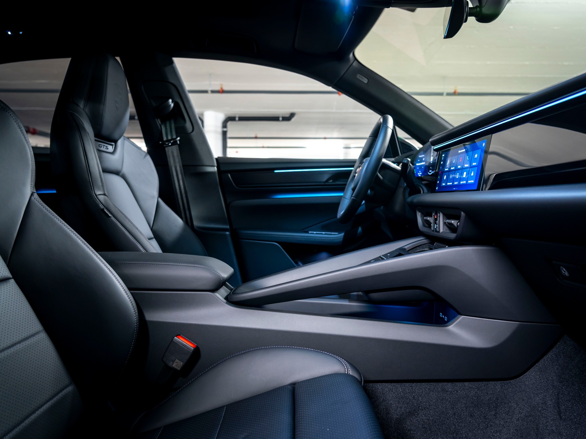PORSCHE Macan 4 GTS 100kWh-image-17