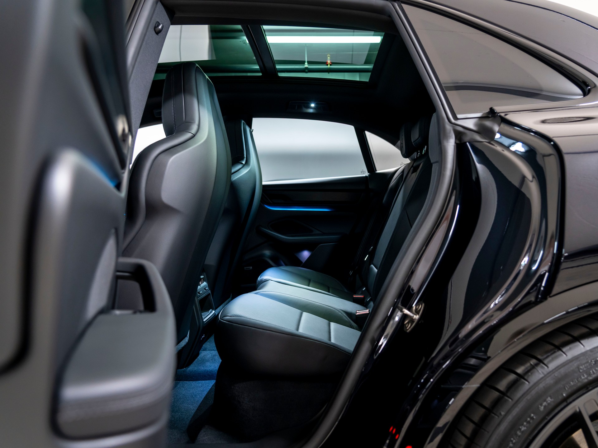 PORSCHE Macan 4 GTS 100kWh-image-22