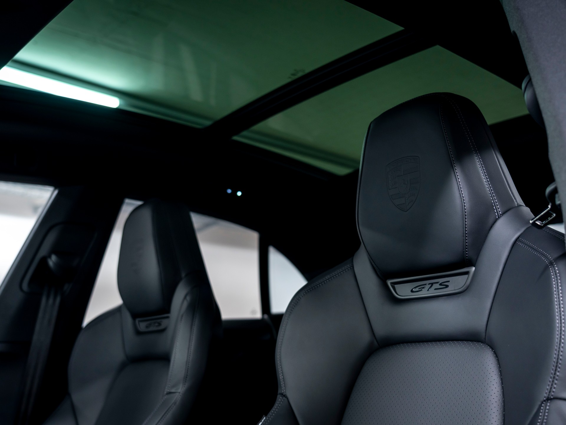PORSCHE Macan 4 GTS 100kWh-image-15