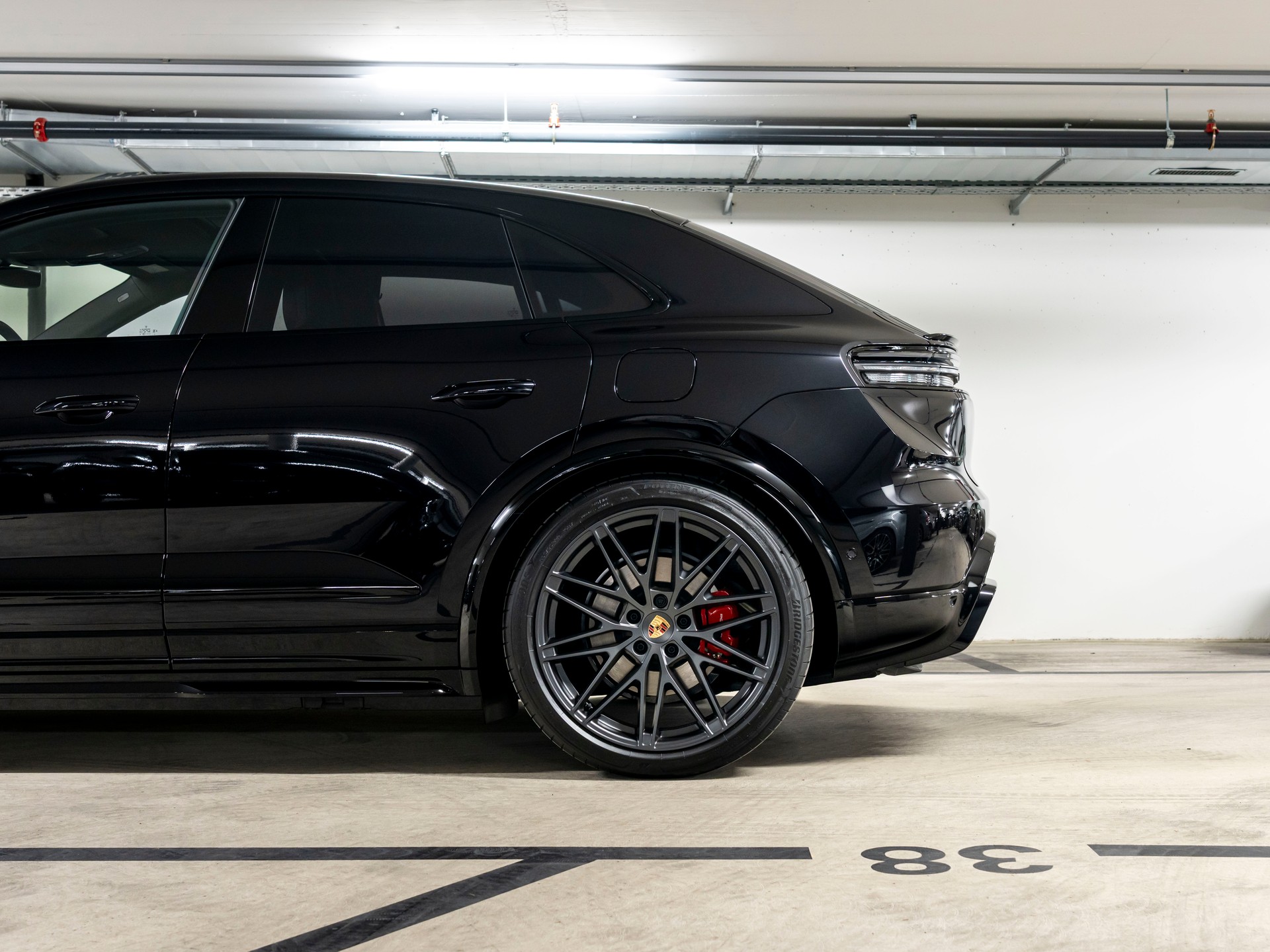 PORSCHE Macan 4 GTS 100kWh-image-8
