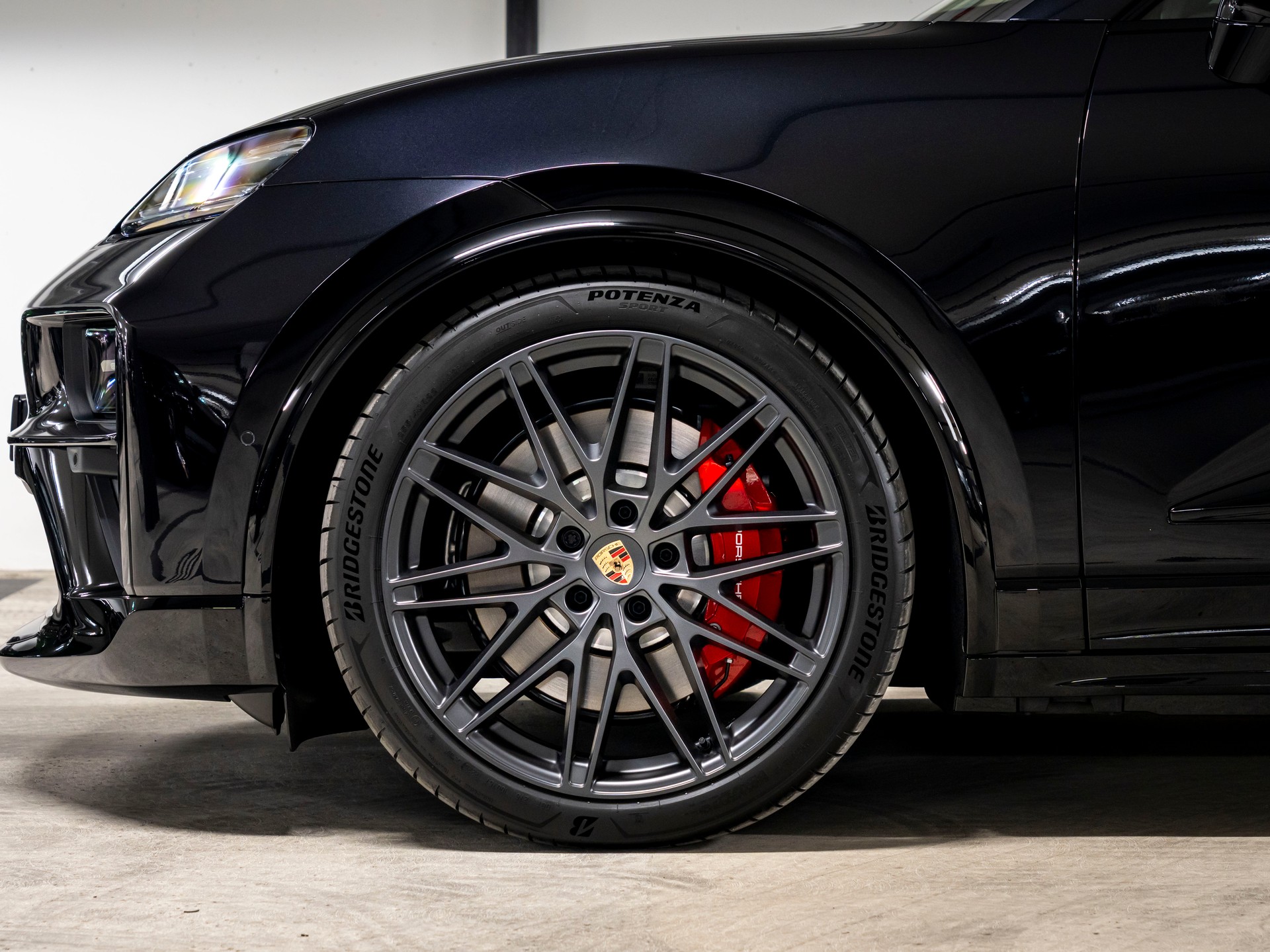 PORSCHE Macan 4 GTS 100kWh-image-5