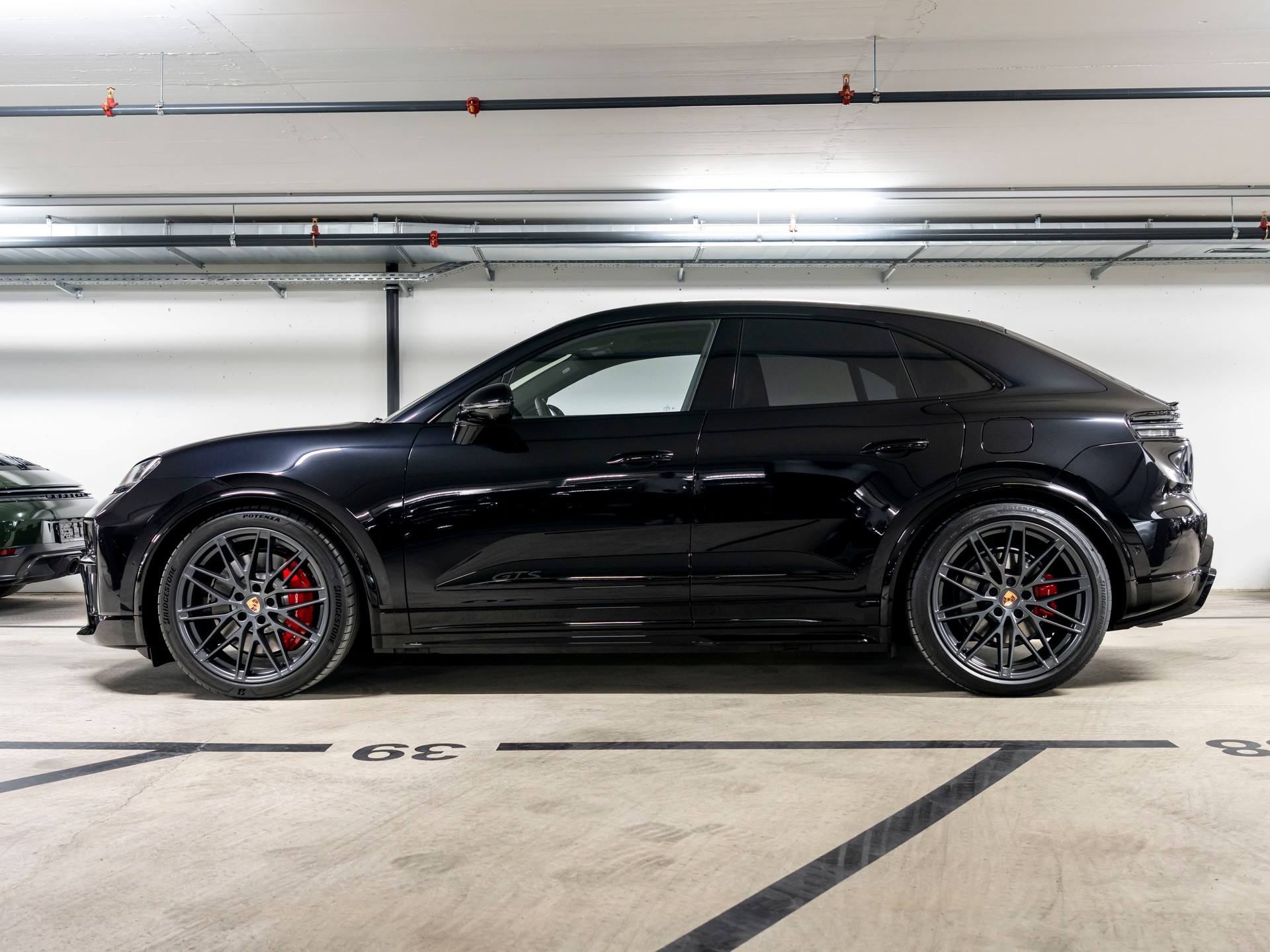 PORSCHE Macan 4 GTS 100kWh-image-1