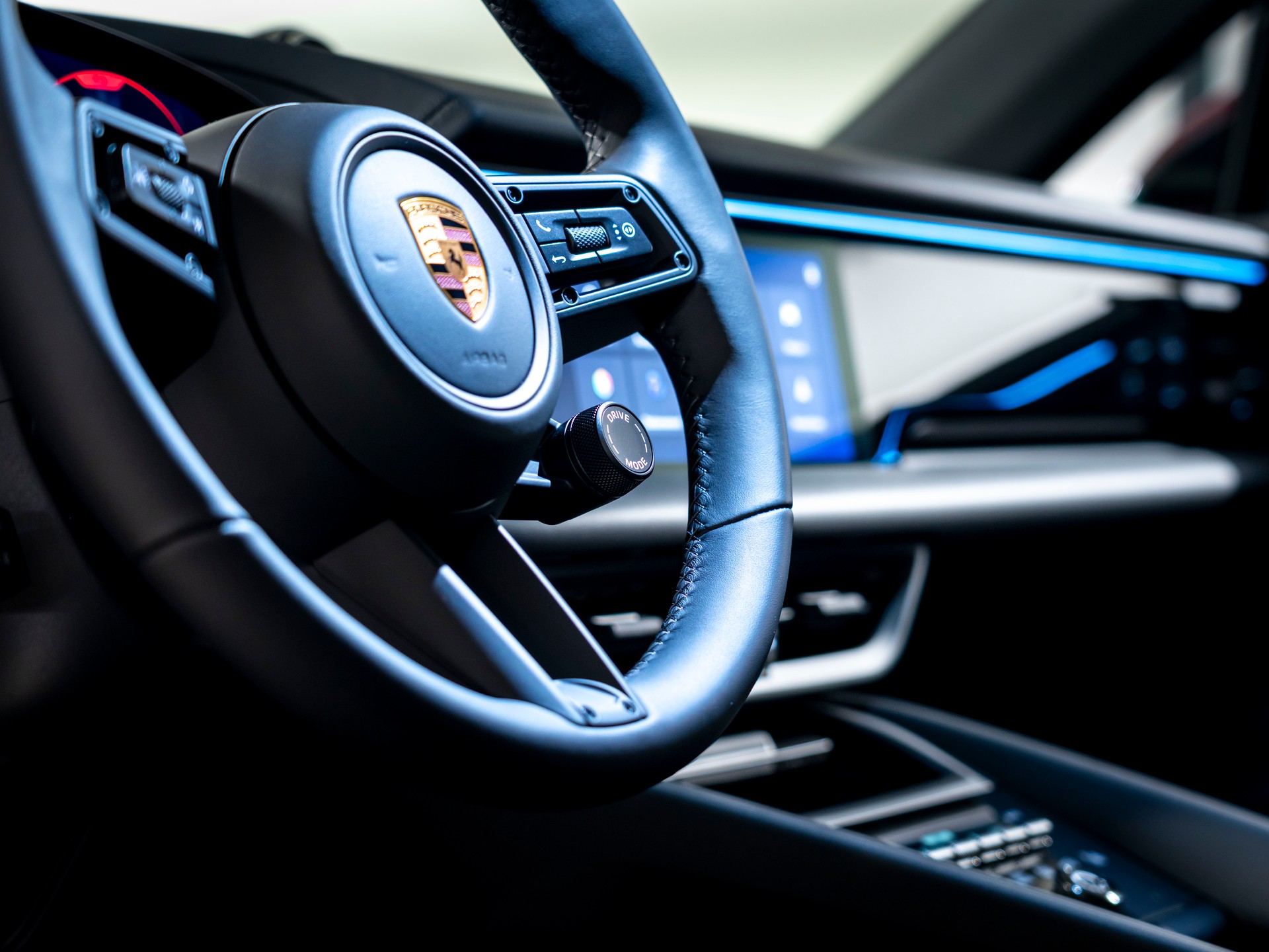 PORSCHE Macan 4 GTS 100kWh-image-13