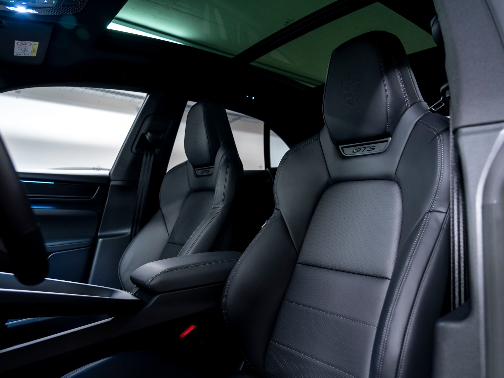 PORSCHE Macan 4 GTS 100kWh-image-14