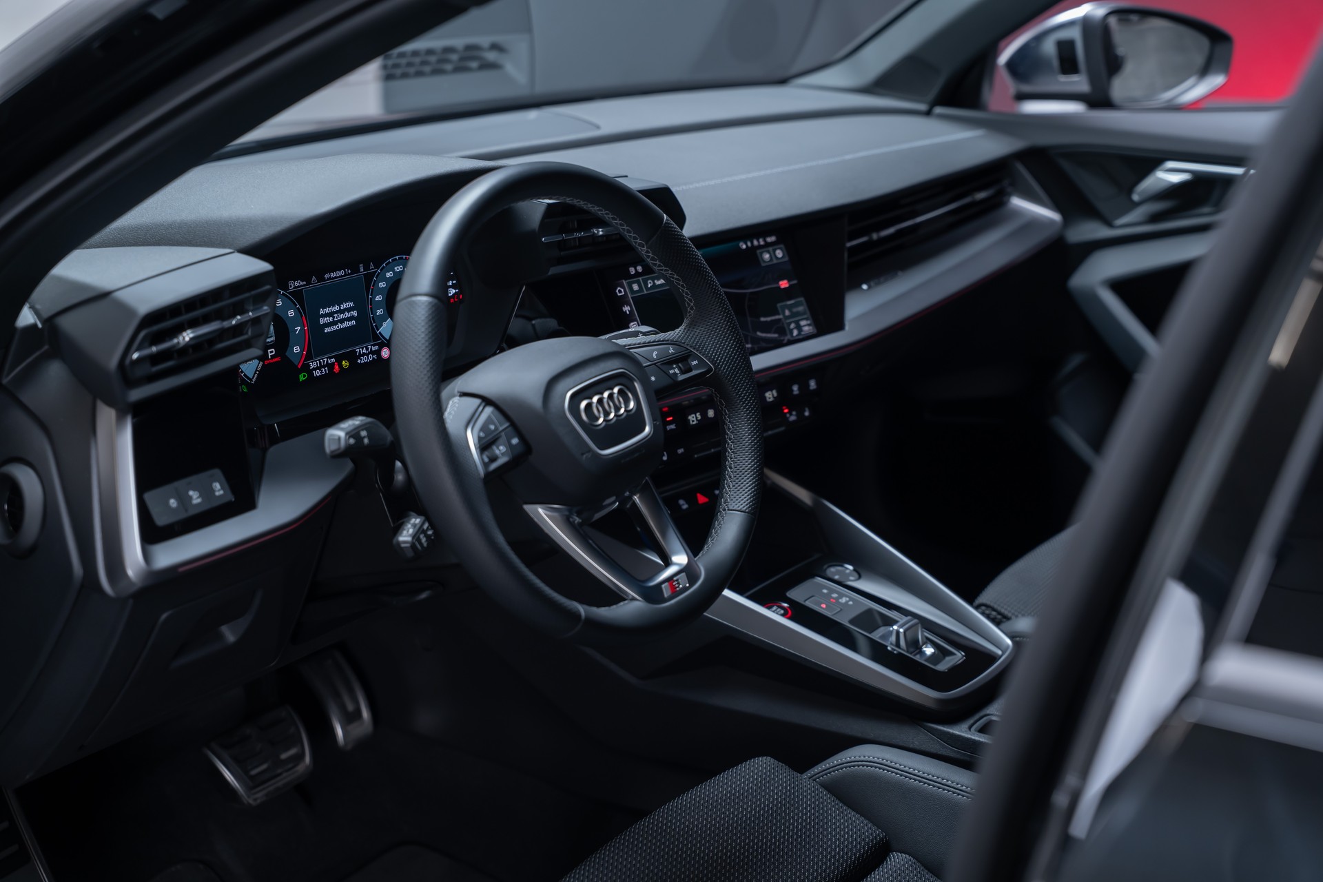 AUDI S3 Limousine 2.0 TFSI quattro S-Tronic / Rückfahrkamera / Ambientebeleuchtung / Tempomat-image-12