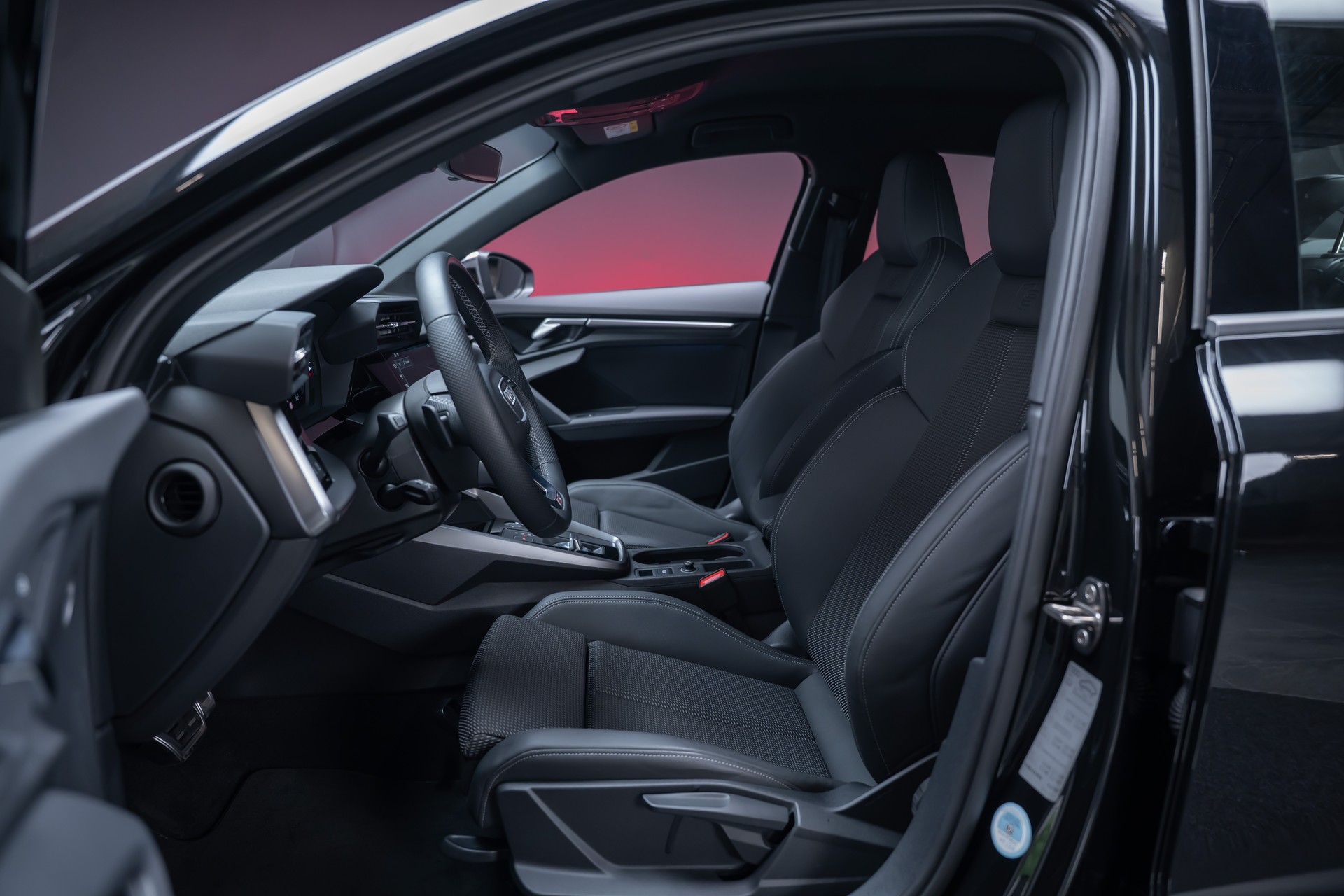 AUDI S3 Limousine 2.0 TFSI quattro S-Tronic / Rückfahrkamera / Ambientebeleuchtung / Tempomat-image-10