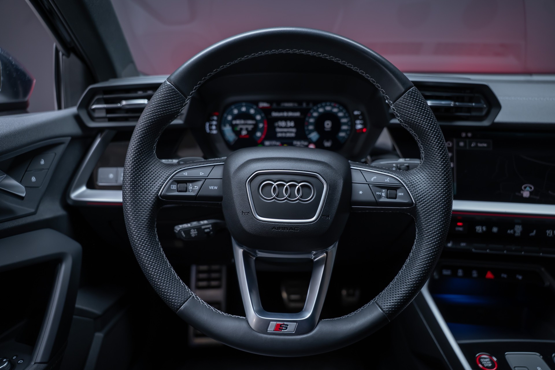 AUDI S3 Limousine 2.0 TFSI quattro S-Tronic / Rückfahrkamera / Ambientebeleuchtung / Tempomat-image-24