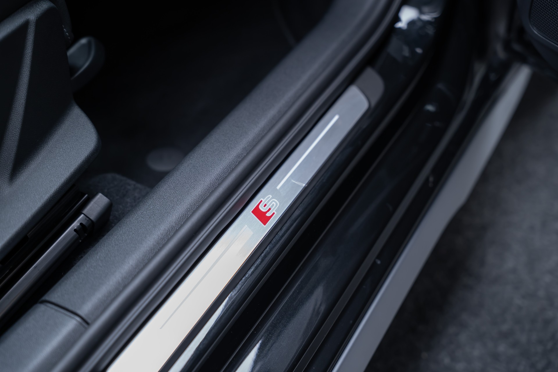 AUDI S3 Limousine 2.0 TFSI quattro S-Tronic / Rückfahrkamera / Ambientebeleuchtung / Tempomat-image-22