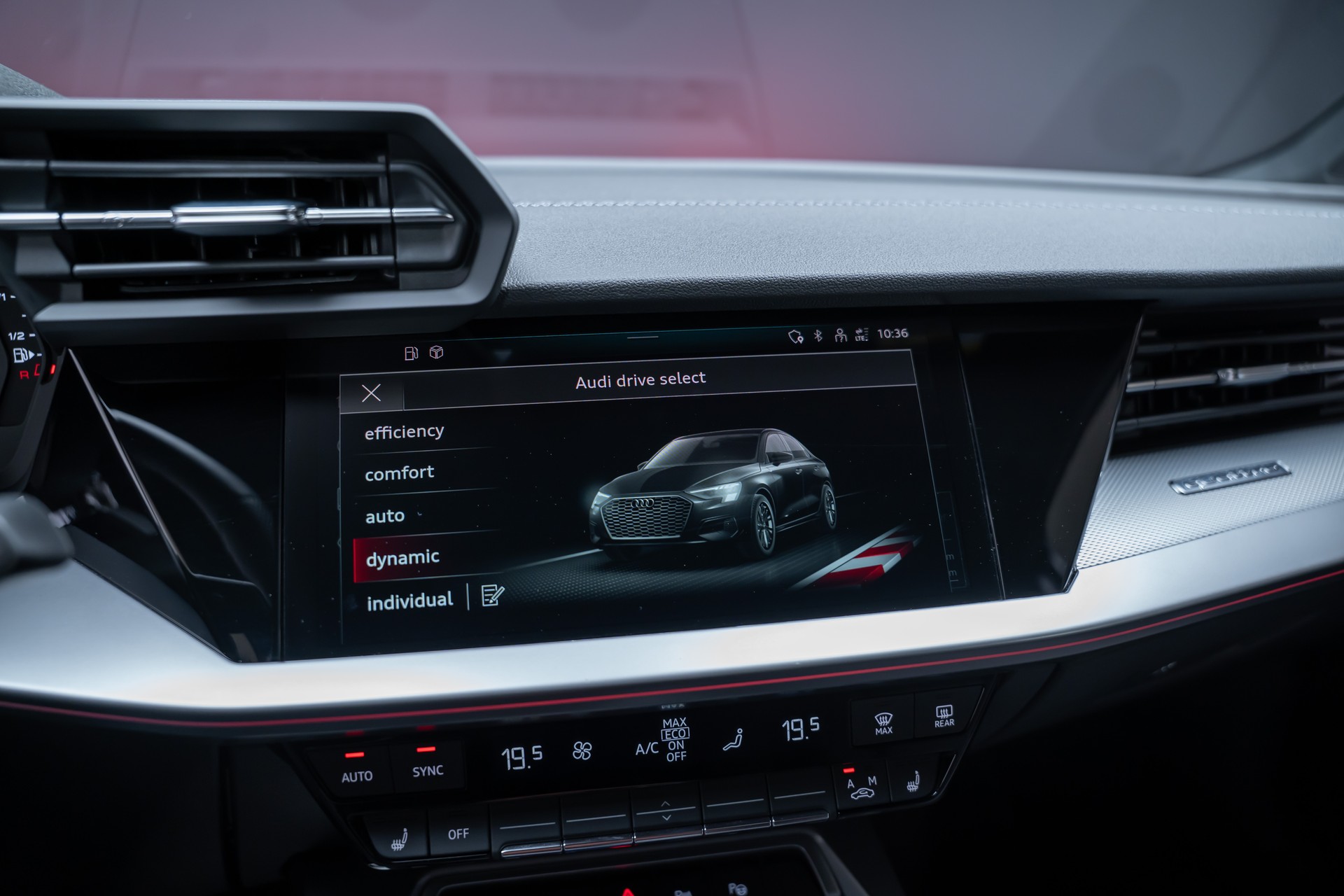 AUDI S3 Limousine 2.0 TFSI quattro S-Tronic / Rückfahrkamera / Ambientebeleuchtung / Tempomat-image-30