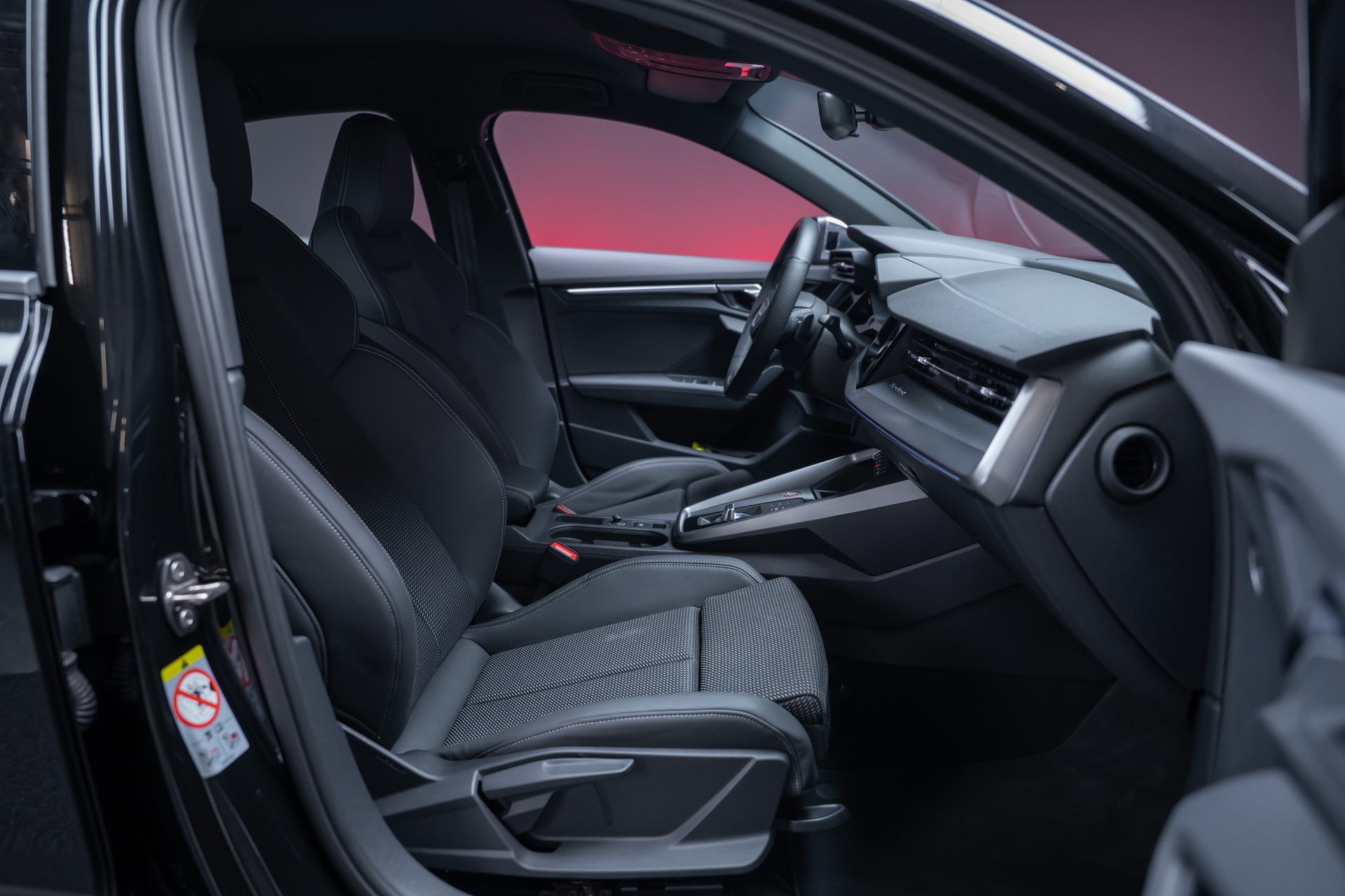 AUDI S3 Limousine 2.0 TFSI quattro S-Tronic / Rückfahrkamera / Ambientebeleuchtung / Tempomat-image-19