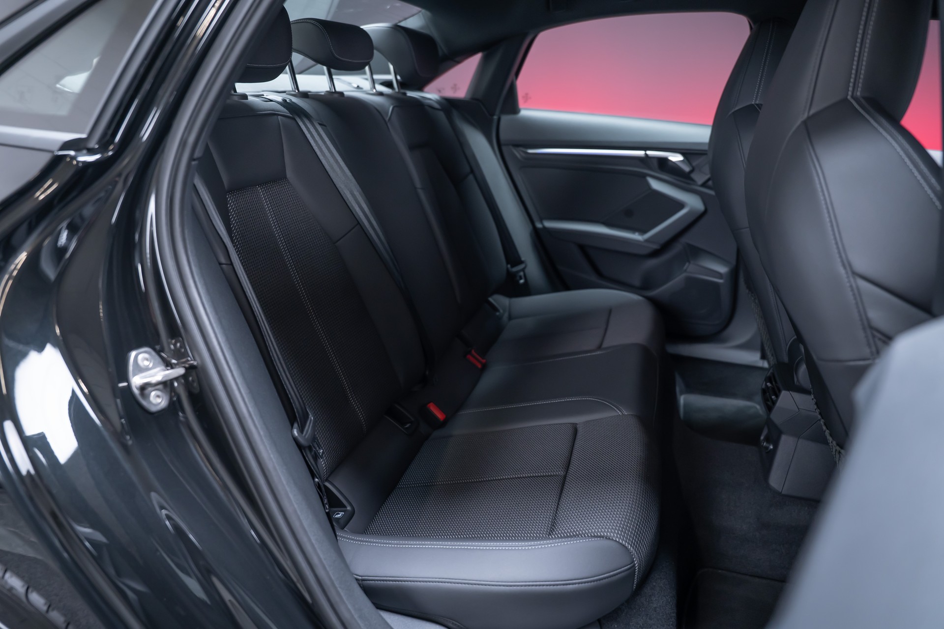 AUDI S3 Limousine 2.0 TFSI quattro S-Tronic / Rückfahrkamera / Ambientebeleuchtung / Tempomat-image-17