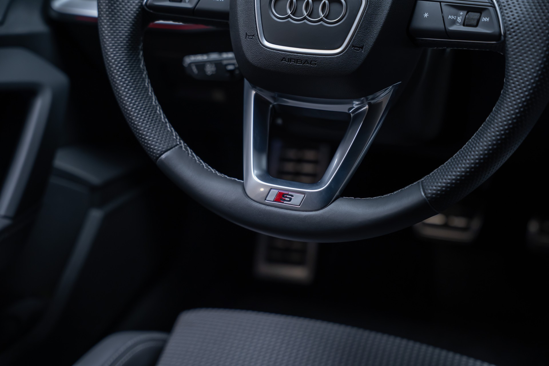 AUDI S3 Limousine 2.0 TFSI quattro S-Tronic / Rückfahrkamera / Ambientebeleuchtung / Tempomat-image-27