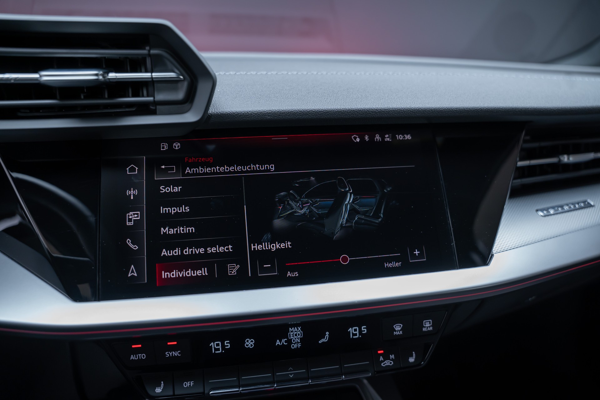 AUDI S3 Limousine 2.0 TFSI quattro S-Tronic / Rückfahrkamera / Ambientebeleuchtung / Tempomat-image-32
