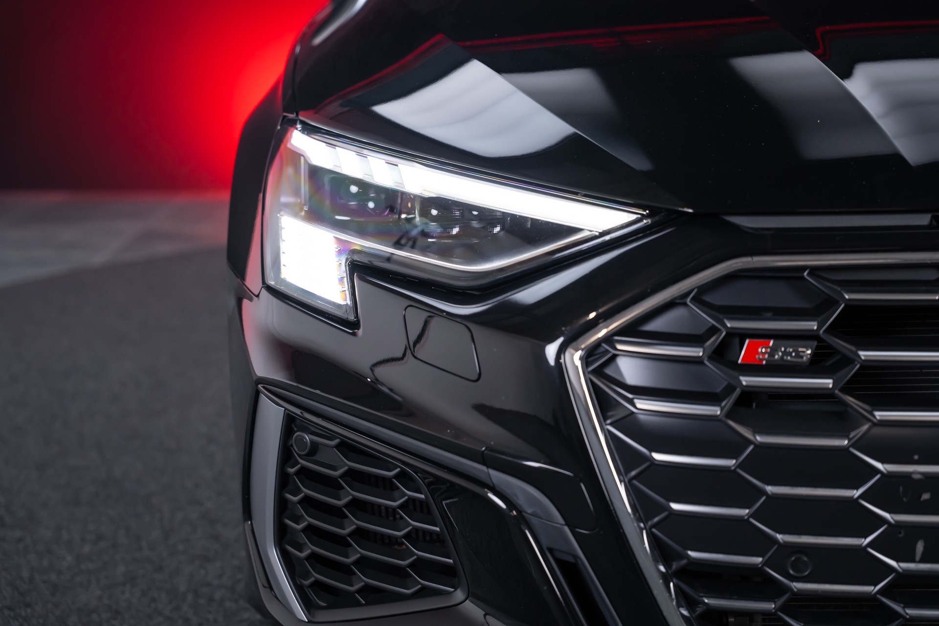 AUDI S3 Limousine 2.0 TFSI quattro S-Tronic / Rückfahrkamera / Ambientebeleuchtung / Tempomat-image-35