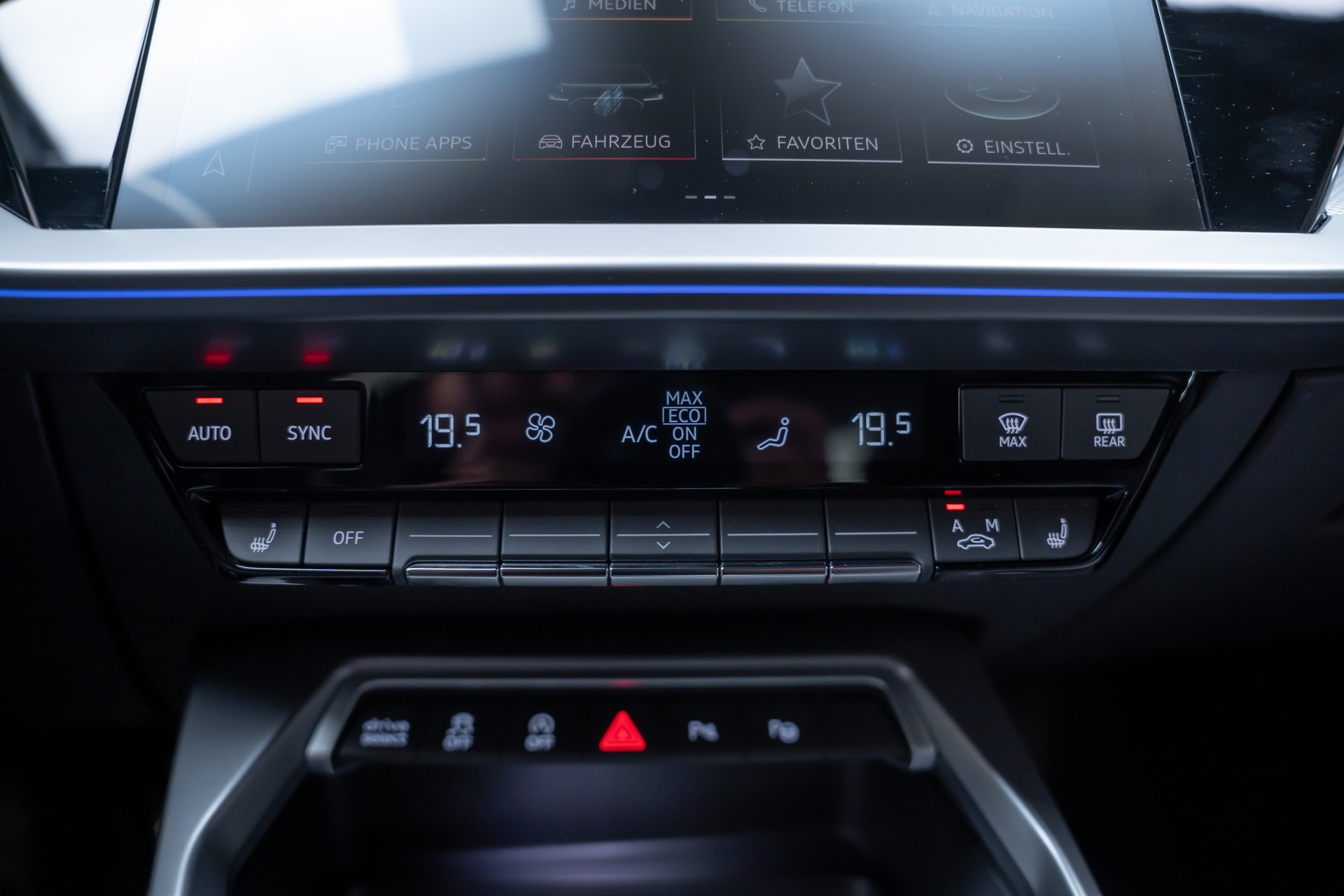 AUDI S3 Limousine 2.0 TFSI quattro S-Tronic / Rückfahrkamera / Ambientebeleuchtung / Tempomat-image-34