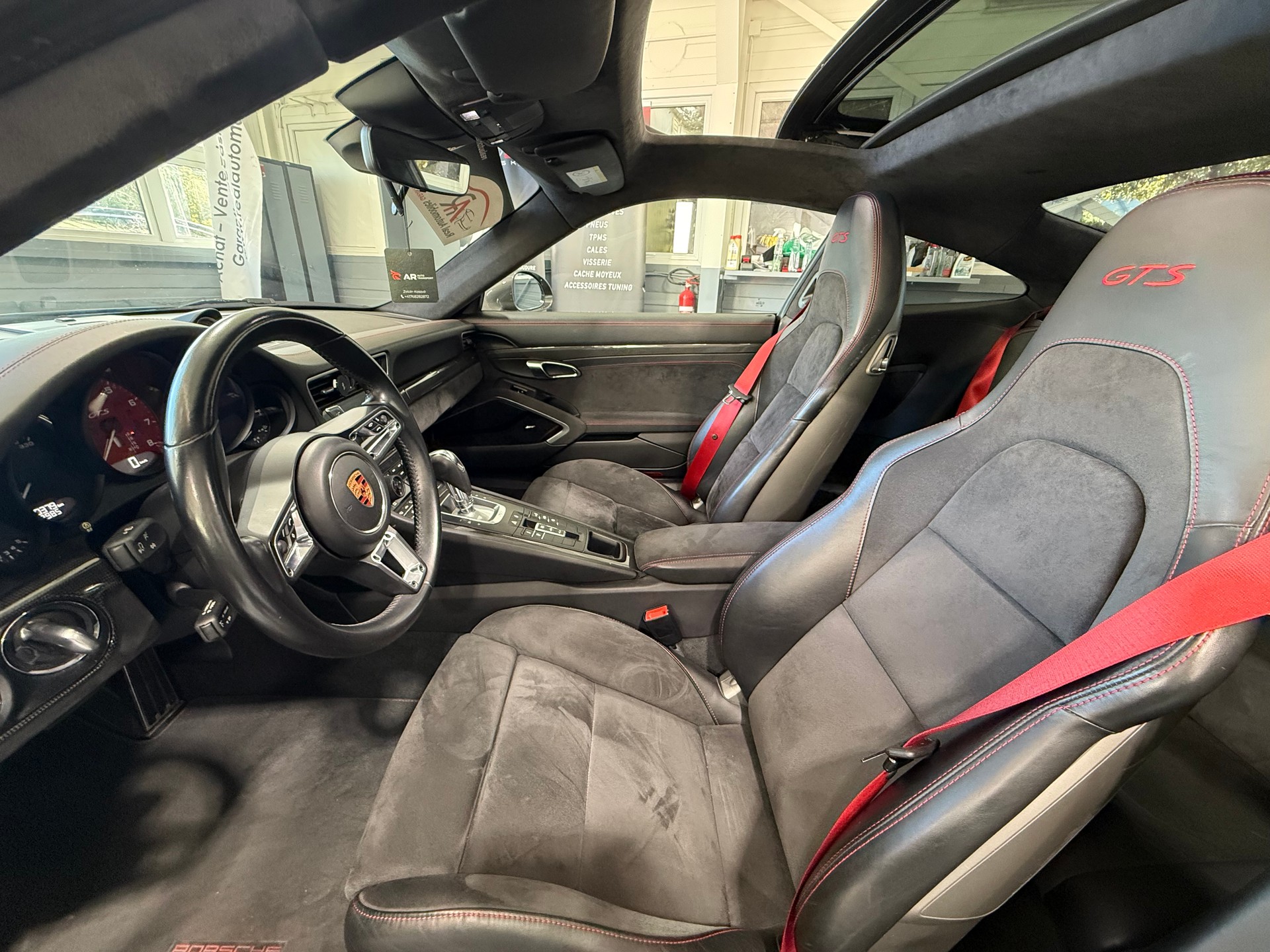 PORSCHE 911 Carrera 4 GTS PDK 991.2.-image-22