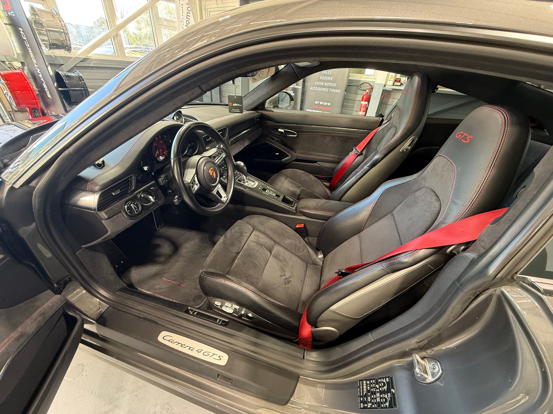 PORSCHE 911 Carrera 4 GTS PDK 991.2.-image-17