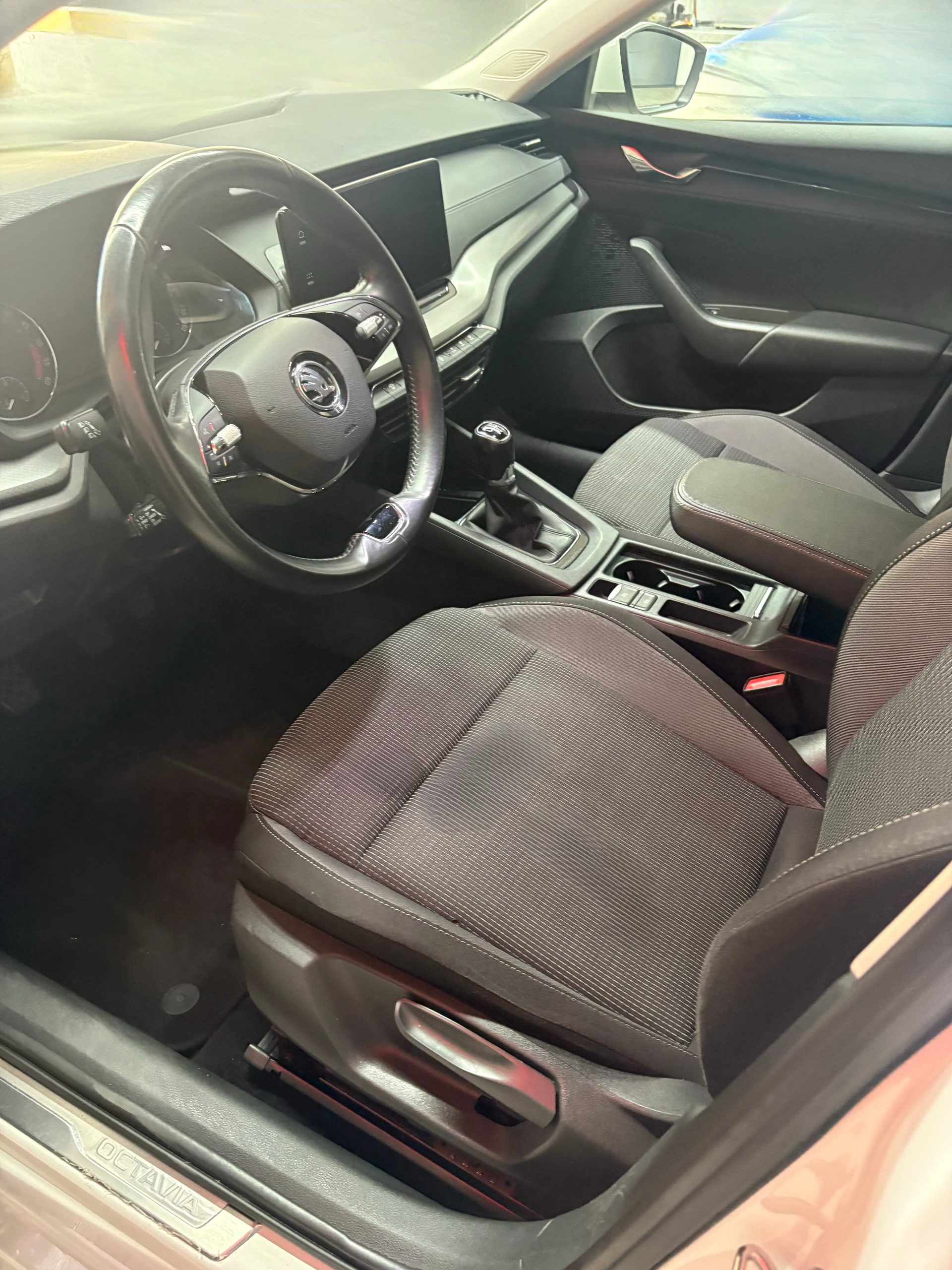 SKODA Octavia Combi 2.0 TDI Ambition-image-7
