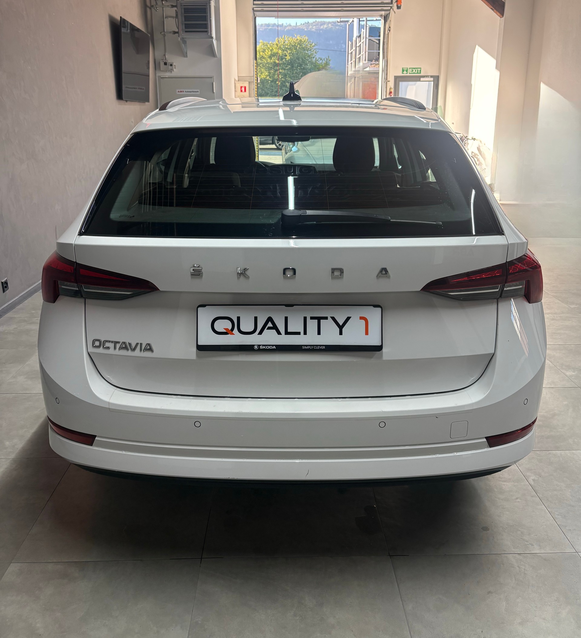 SKODA Octavia Combi 2.0 TDI Ambition-image-3